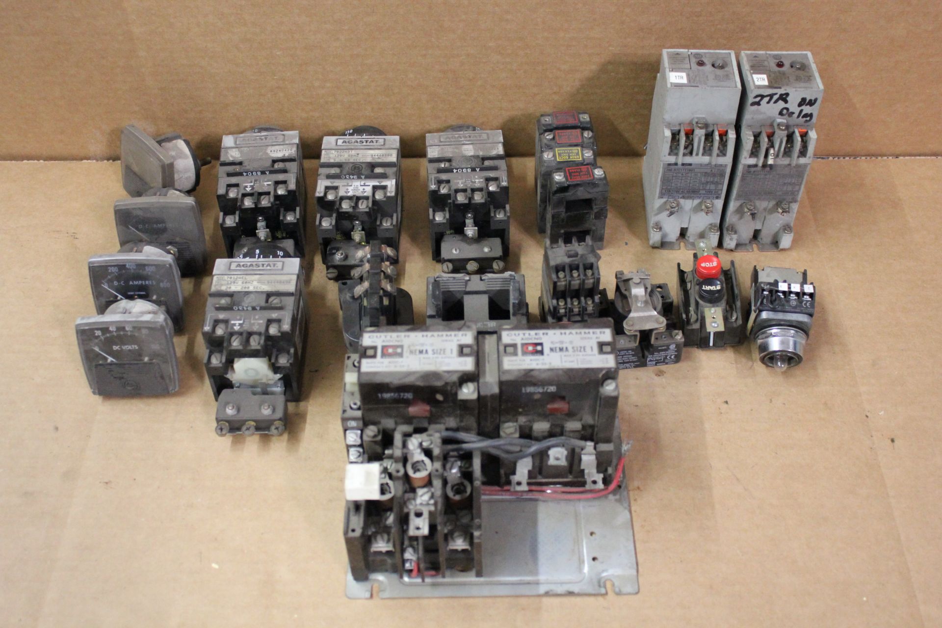 LOT OF CIRCUIT BREAKERS AND PARTS