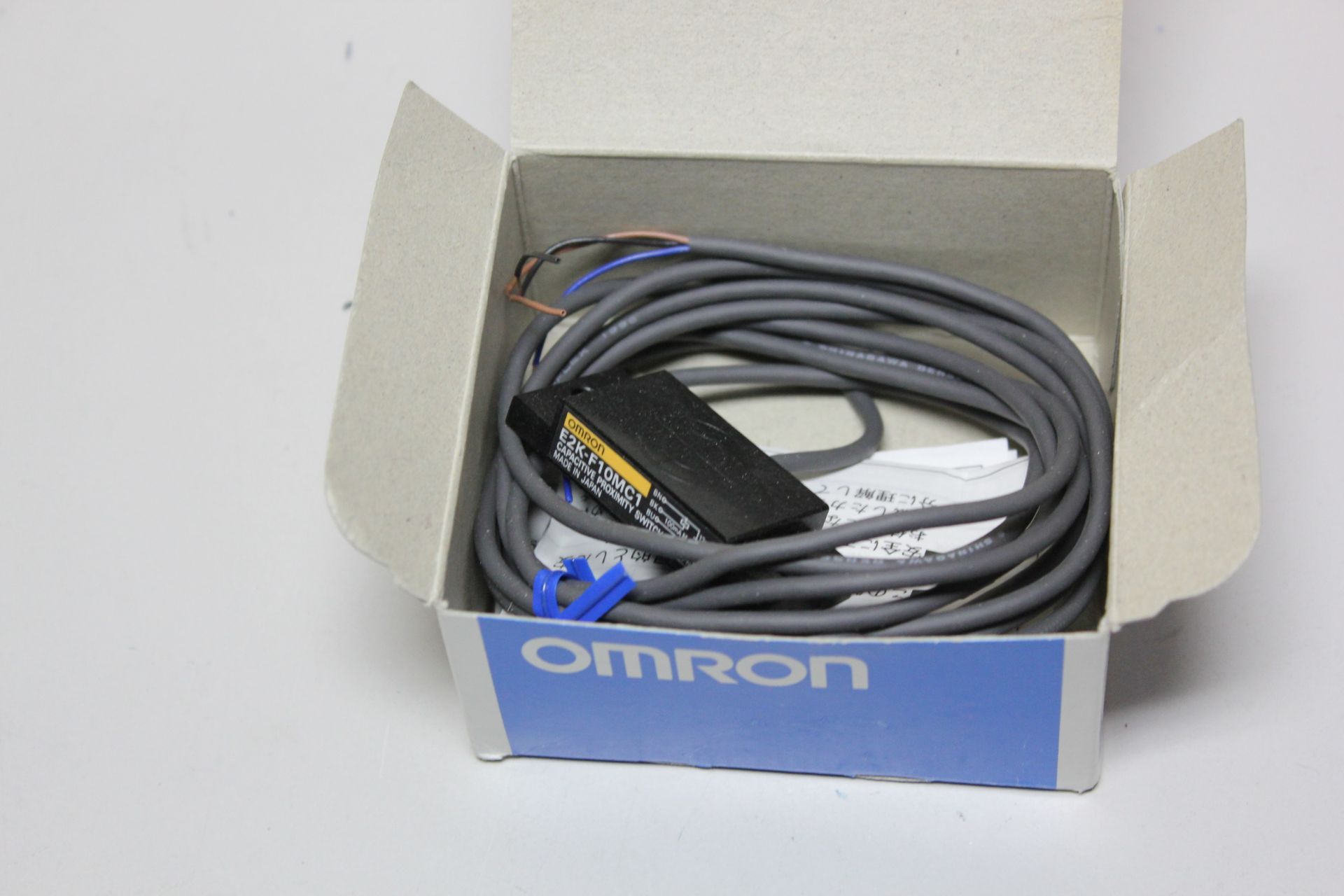 NEW OMRON CAPACITIVE PROXIMITY SWITCH/SENSOR - Image 2 of 2