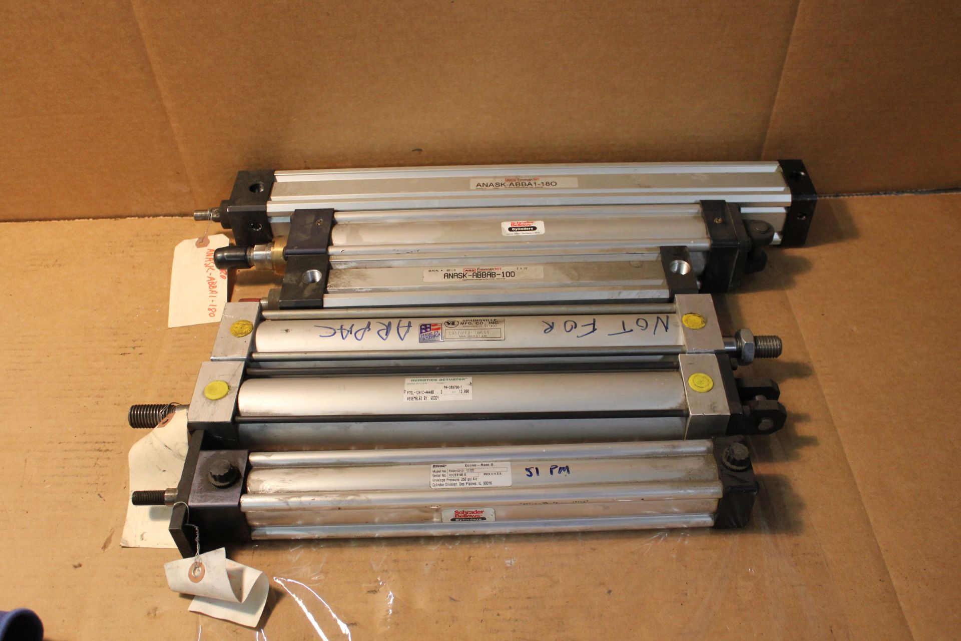 LOT OF 6 PNEUMATIC CYLINDERS