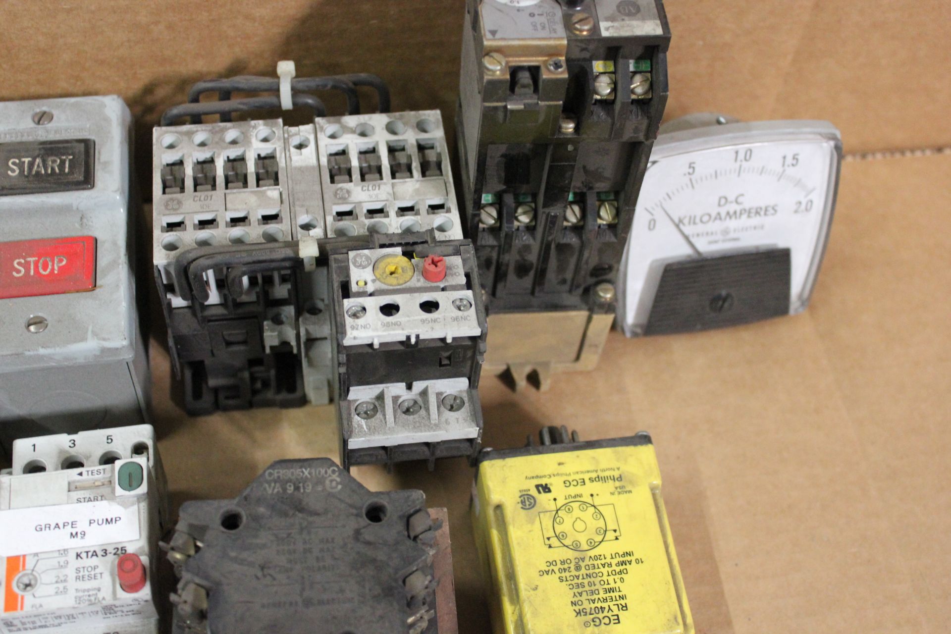 LOT OF CIRCUIT BREAKERS AND PARTS - Image 5 of 5