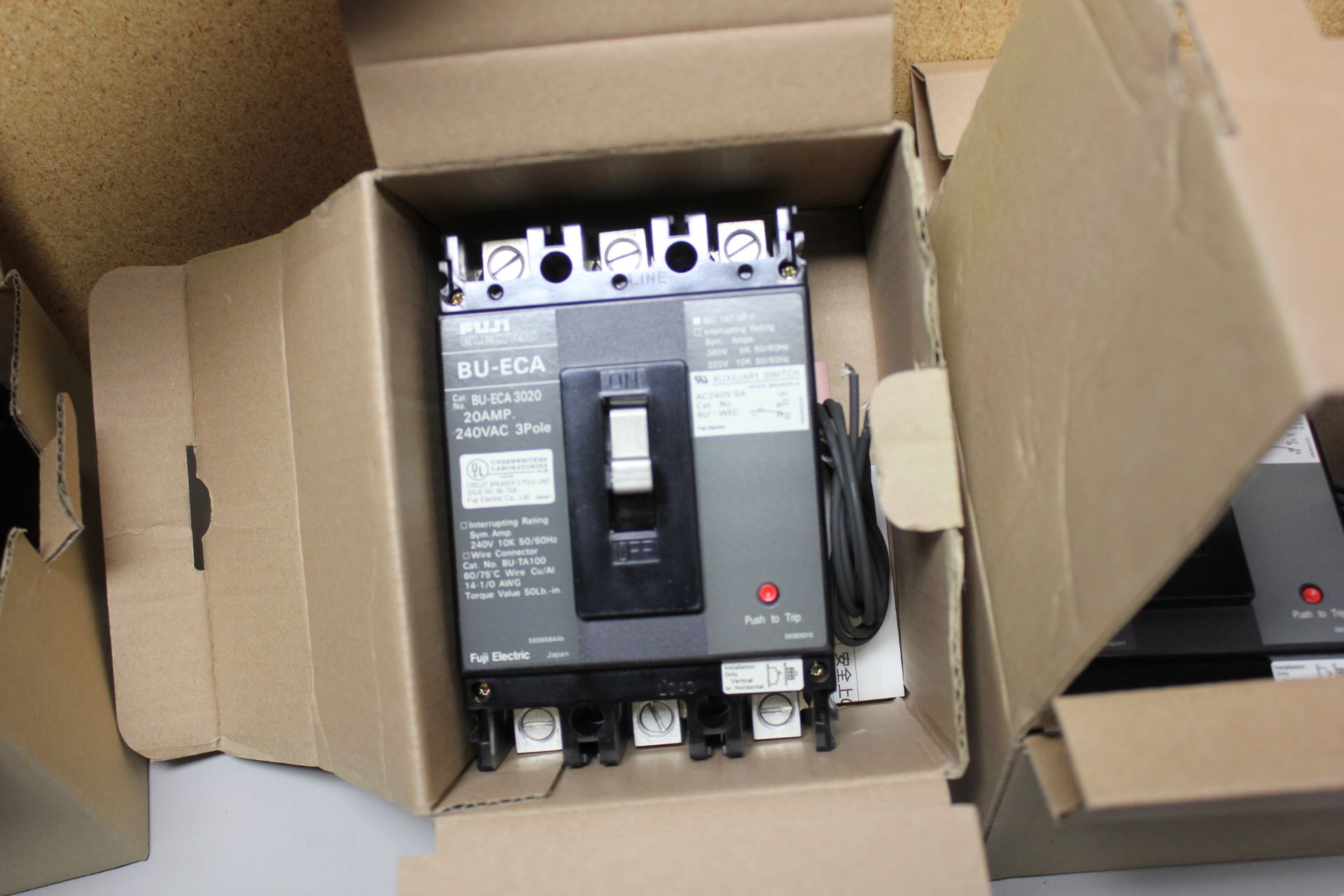 LOT OF NEW FUJI 20A 3 POLE INDUSTRIAL CIRCUIT BREAKER - Image 4 of 5