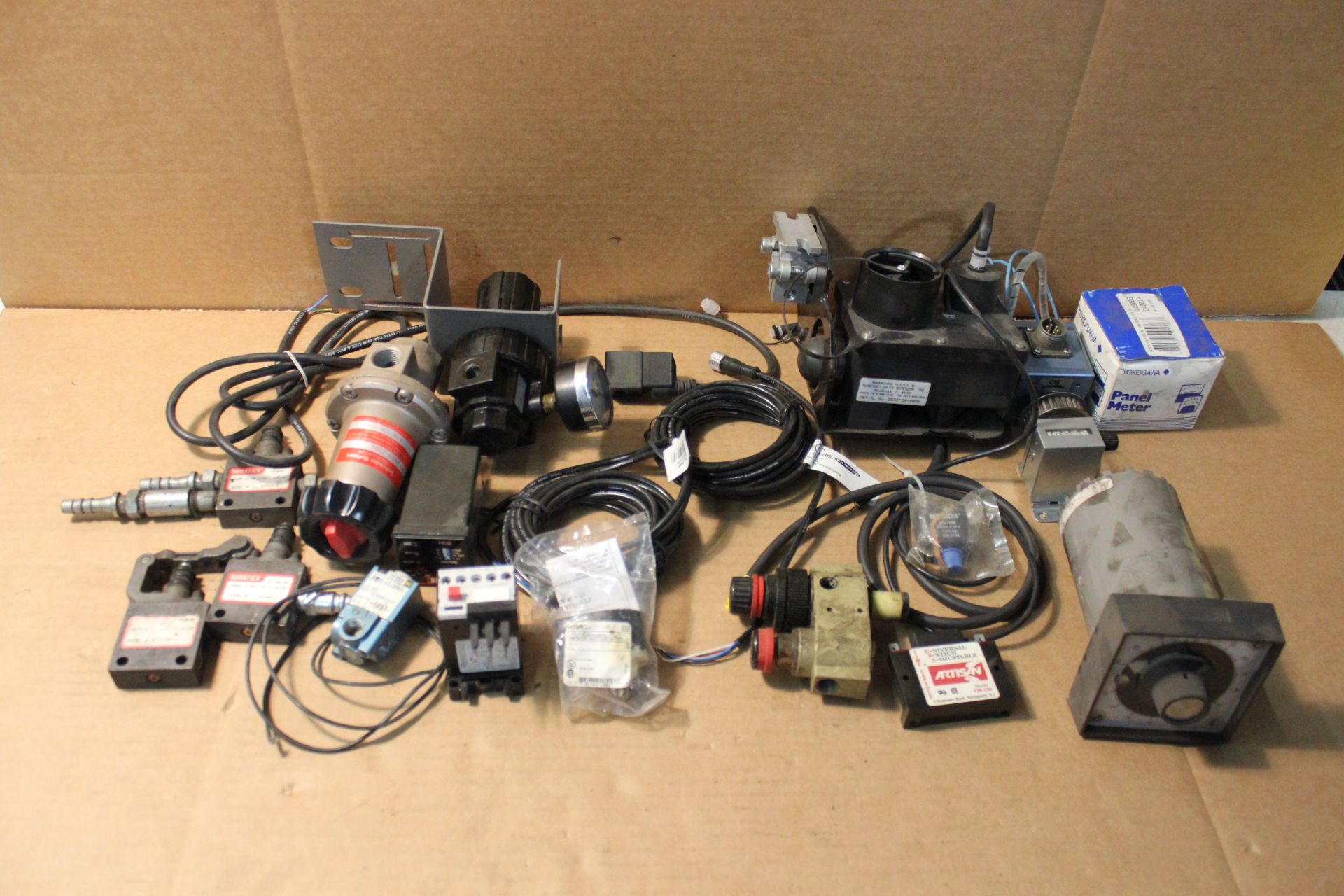LOT OF MISCELLANEOUS INDUSTRIAL PARTS