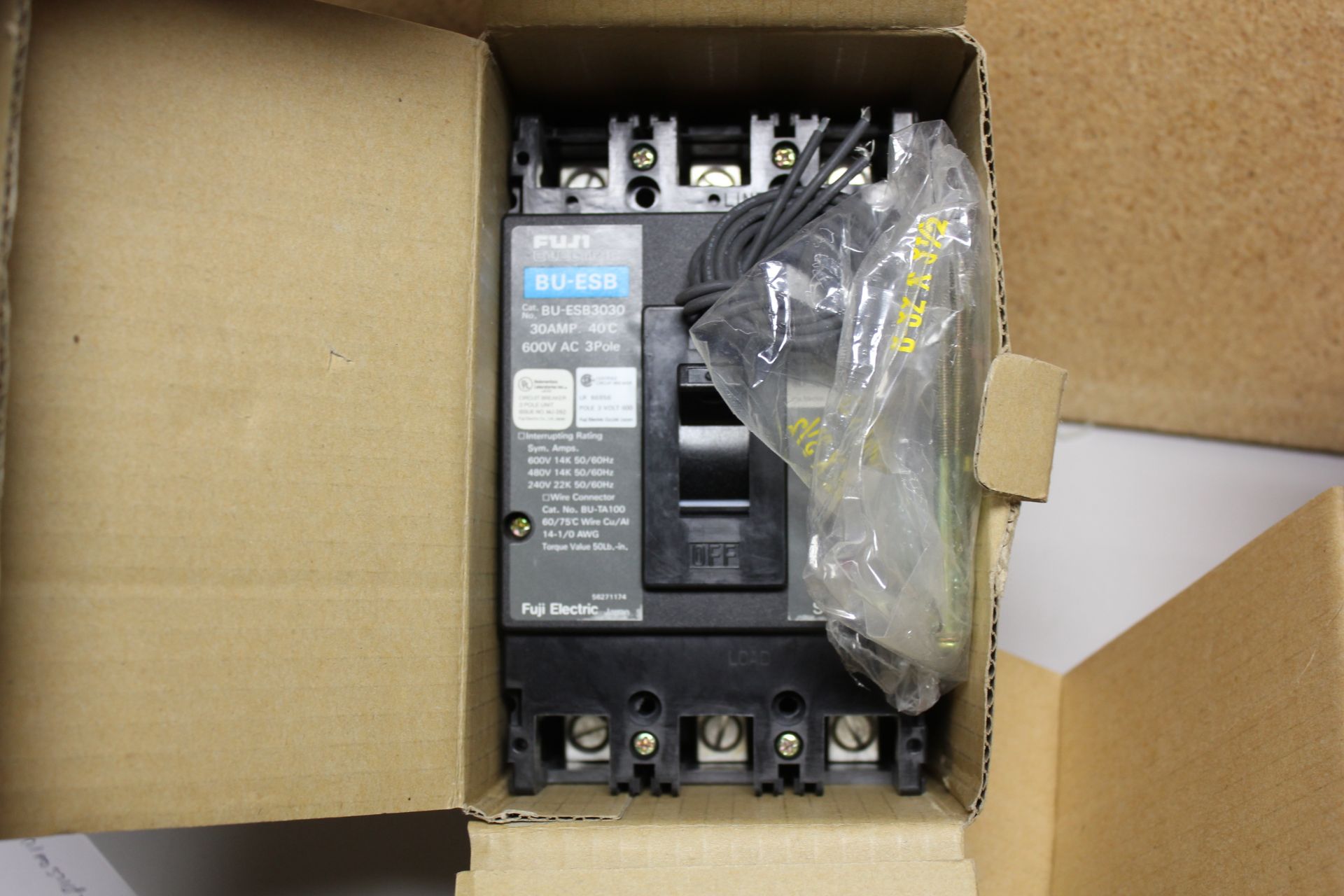 LOT OF NEW FUJI 3 POLE INDUSTRIAL CIRCUIT BREAKER - Image 5 of 6