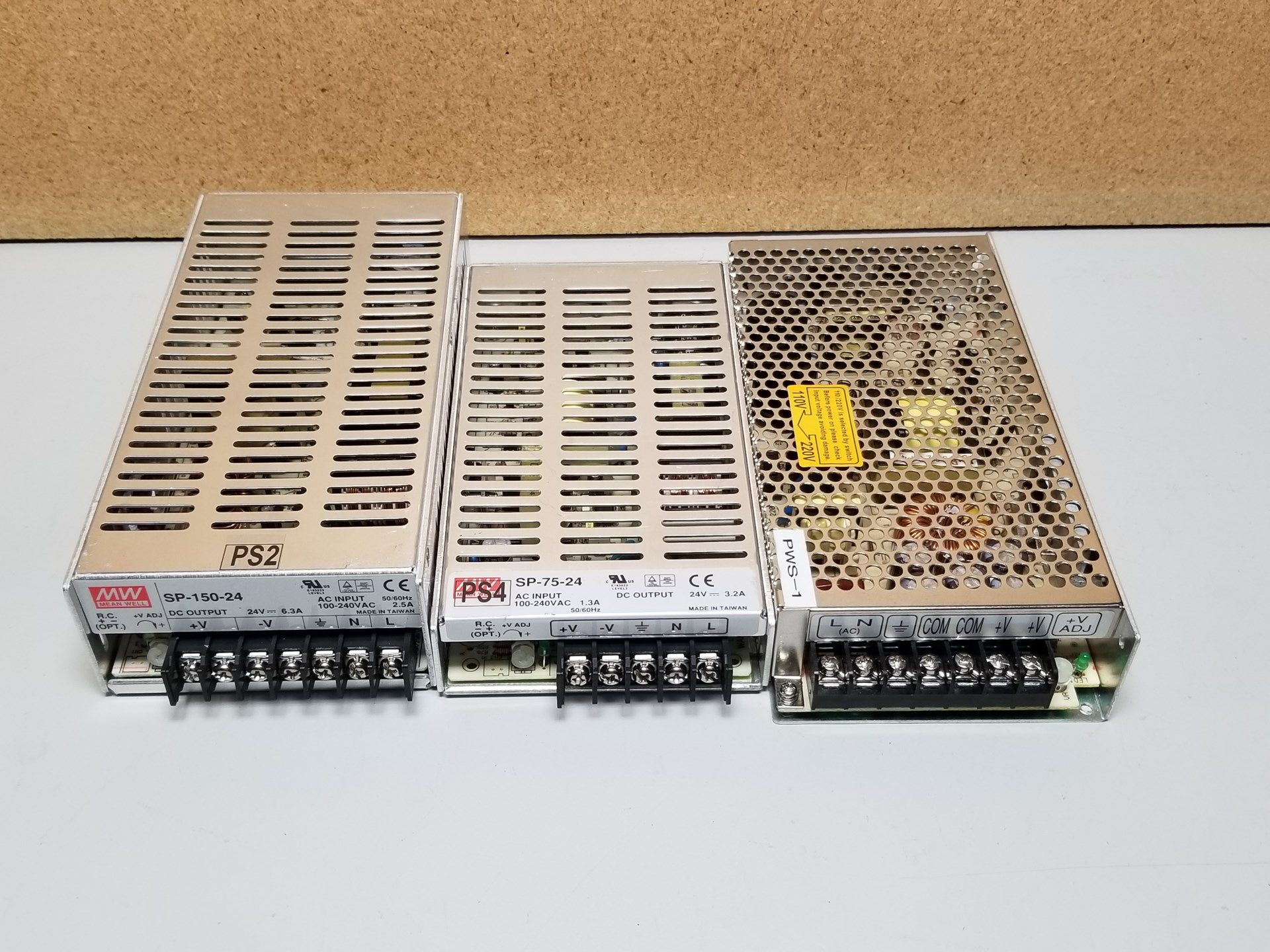 LOT OF MEAN WELL AUTOMATION POWER SUPPLIES