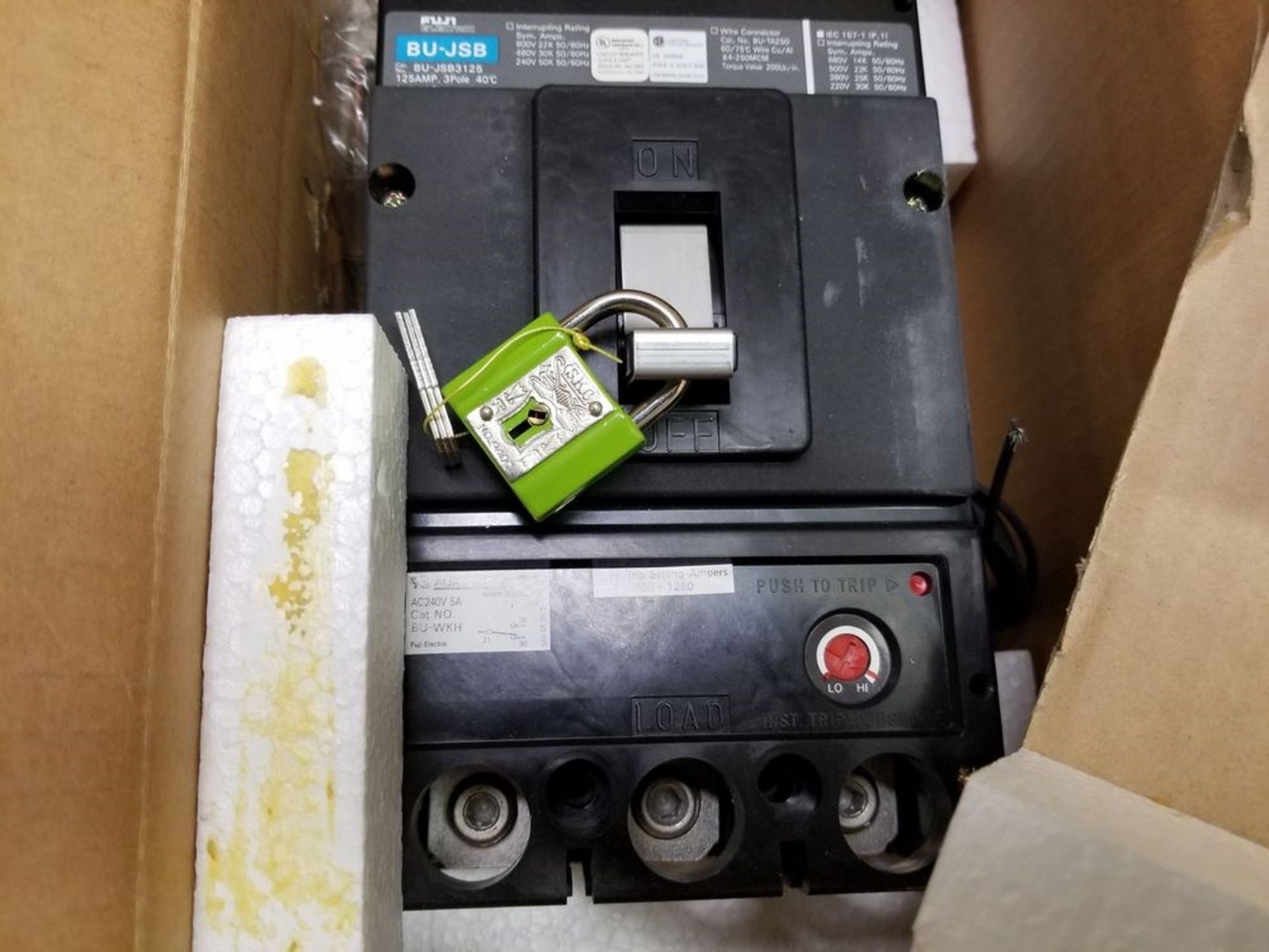 NEW FUJI 125A 600V 3 POLE INDUSTRIAL CIRCUIT BREAKER - Image 6 of 7