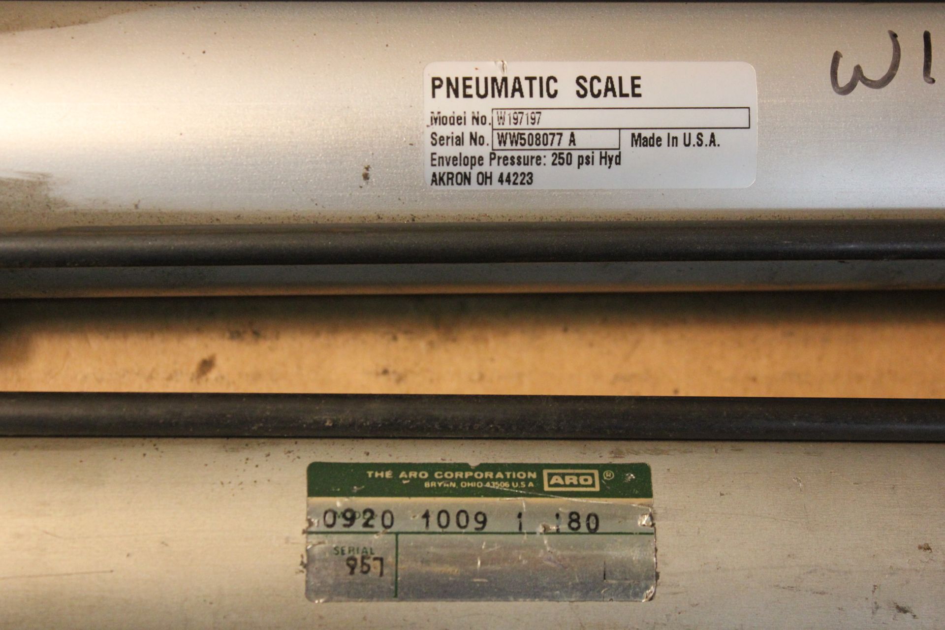 LOT OF 6 PNEUMATIC CYLINDERS - Image 2 of 4