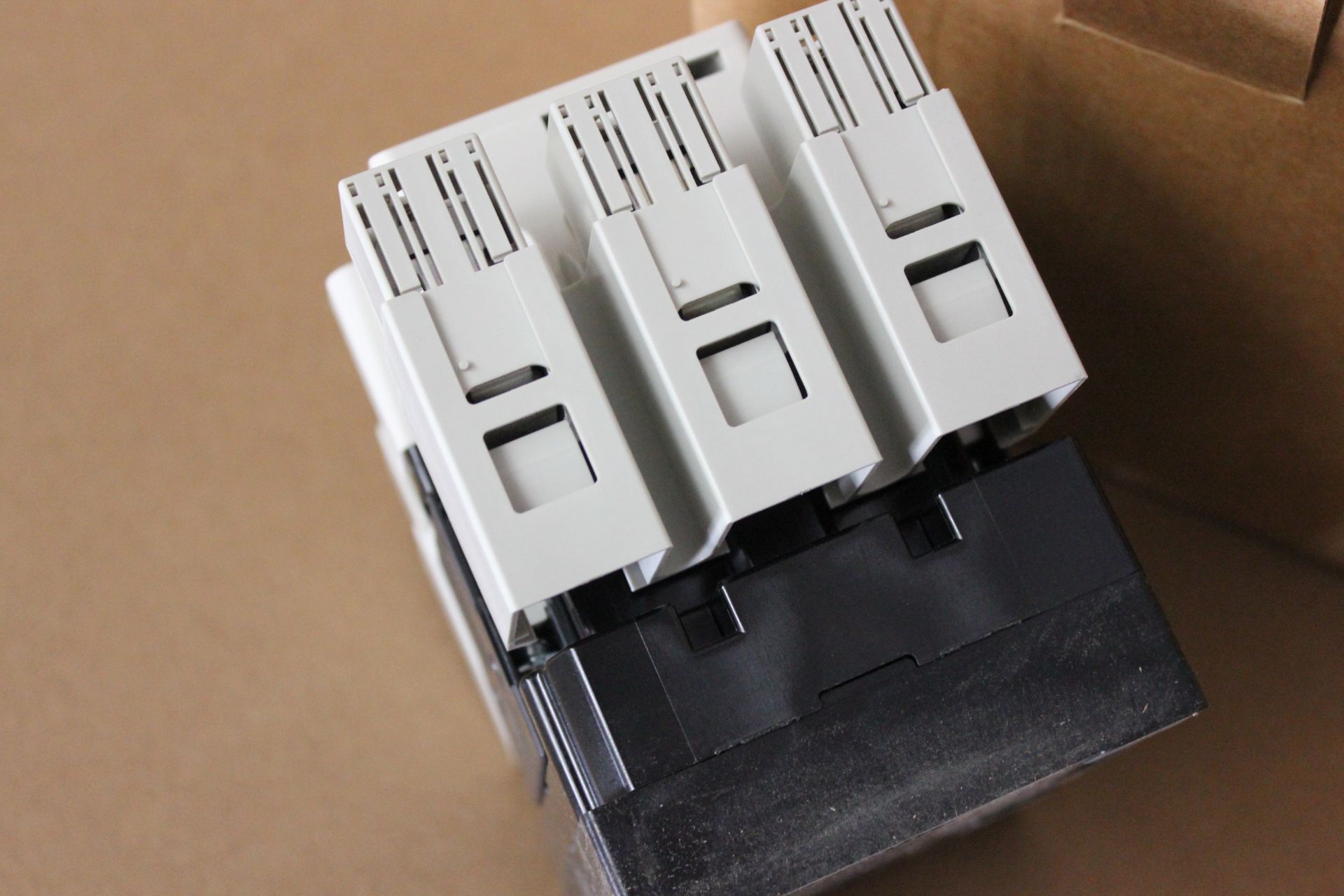 NEW FUJI MAGNETIC CONTACTOR - Image 5 of 7