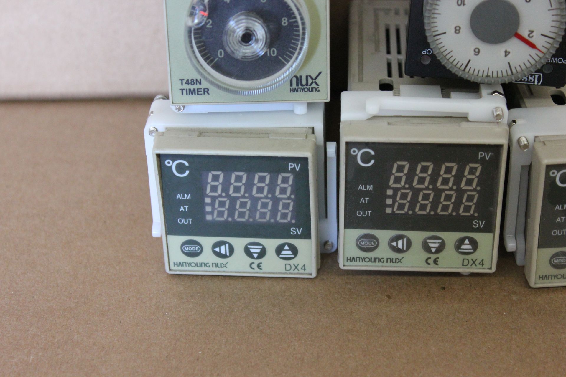 LOT OF TEMPERATURE CONTROLLERS AND TIMERS - Image 2 of 7