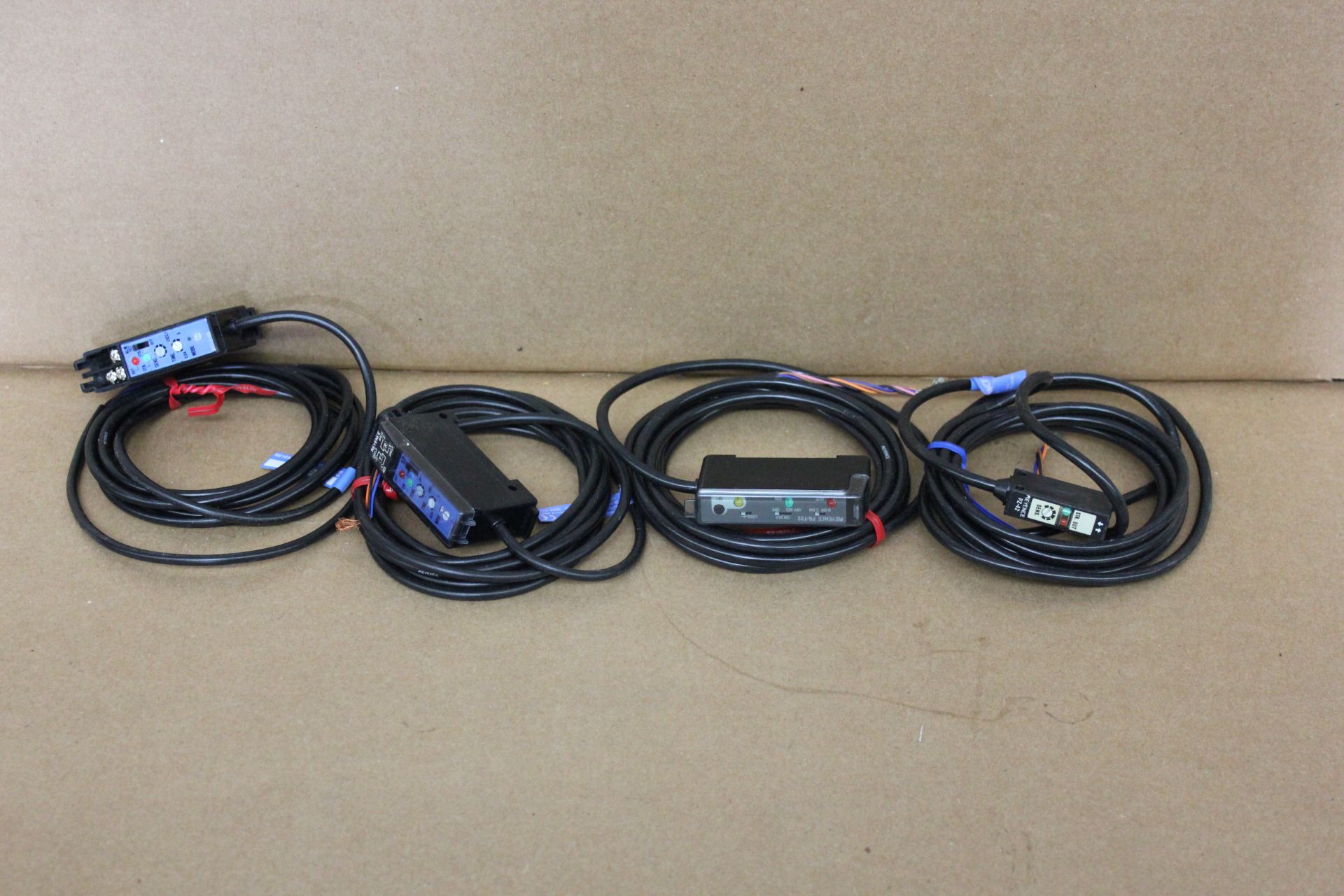 LOT OF UNUSED KEYENCE SENSOR AMPLIFIER UNITS