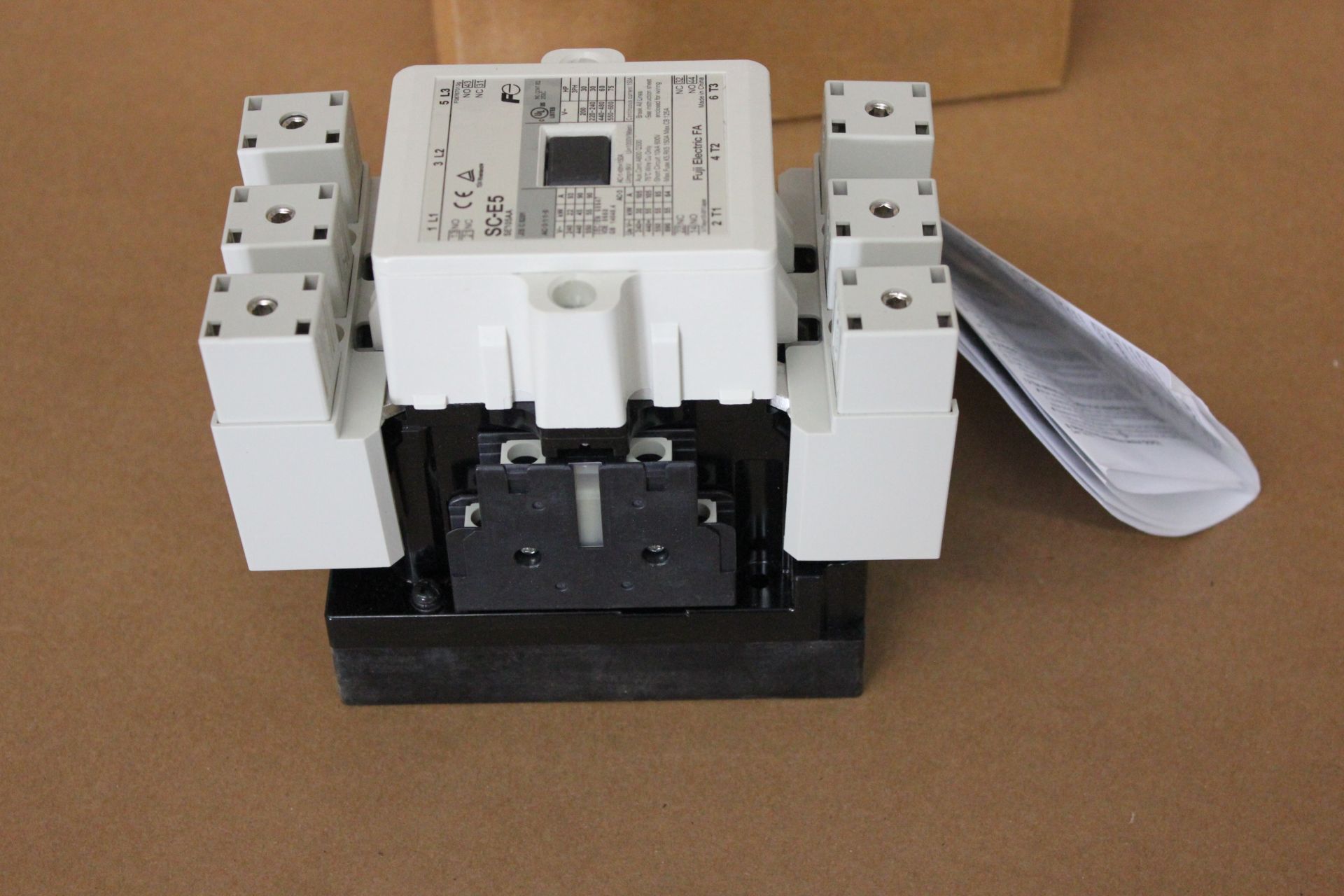 NEW FUJI MAGNETIC CONTACTOR - Image 3 of 5