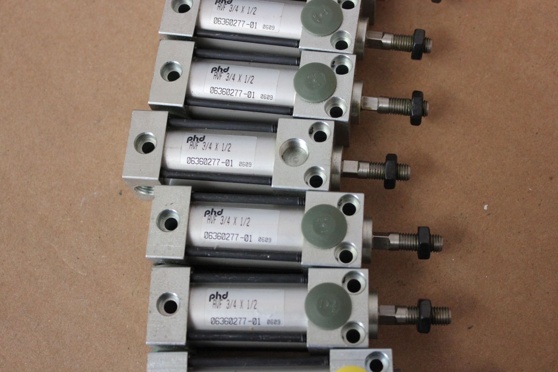 LARGE LOT OF NEW PHD PNEUMATIC CYLINDERS - Image 4 of 5
