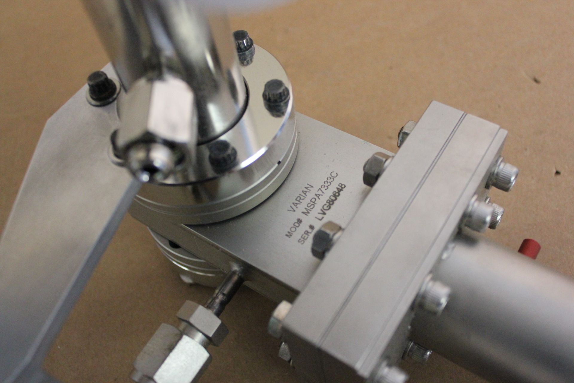 VARIAN TURBO MOLECULAR VACUUM PUMP WITH ASSEMBLY - Image 7 of 10