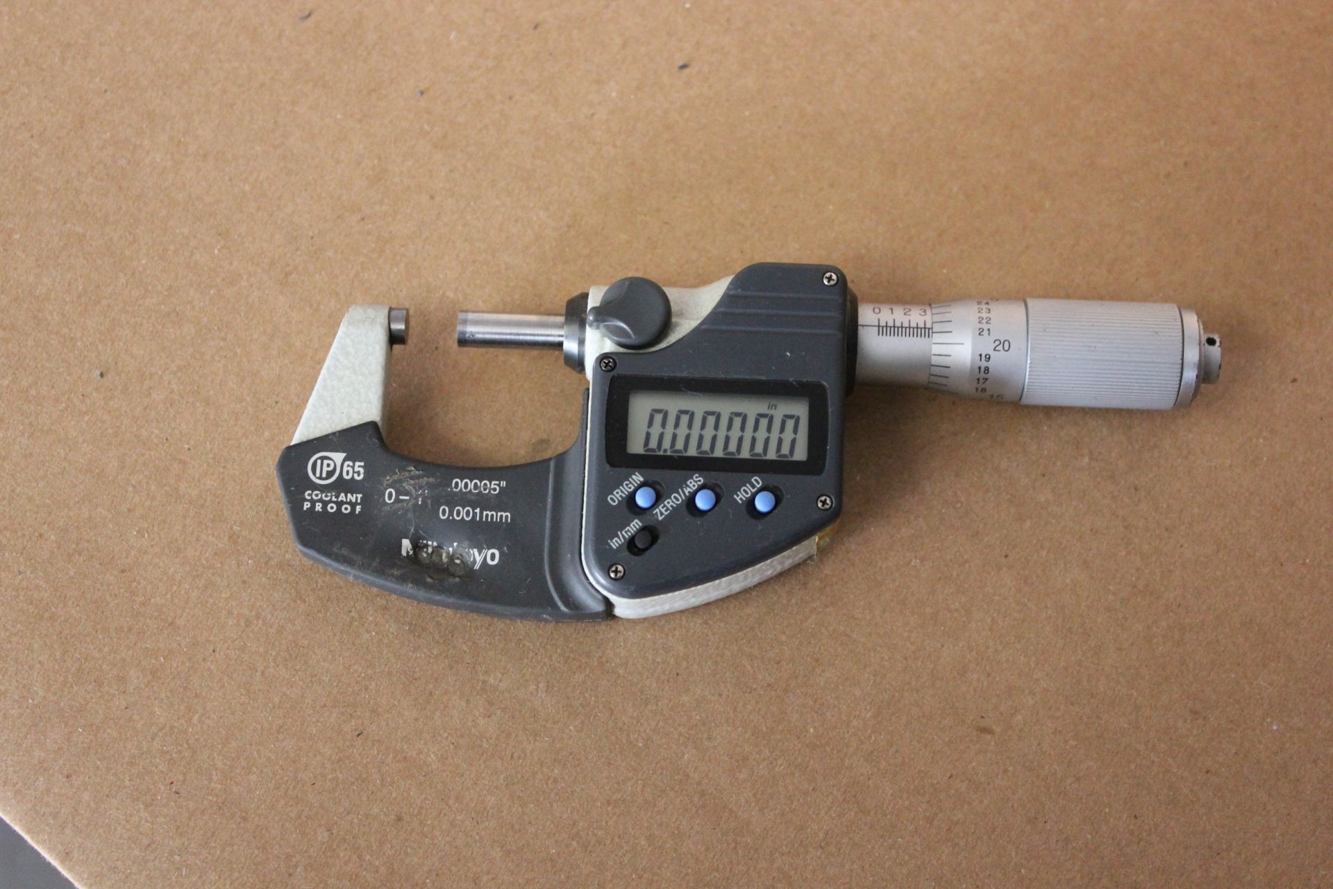 MITUTOYO DIGITAL MICROMETER