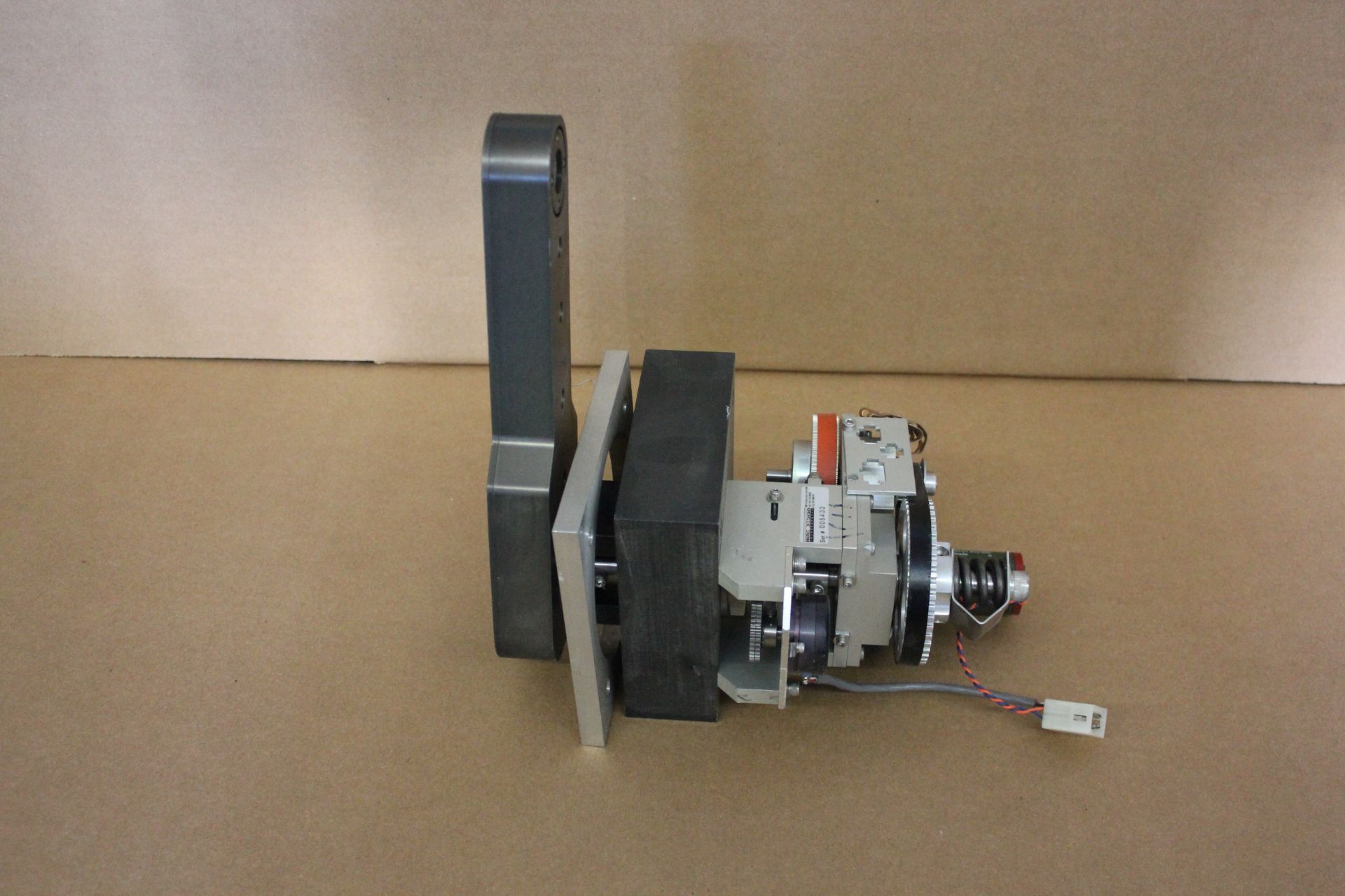 HINE DESIGN WAFER TRANSFER ROBOT ARM