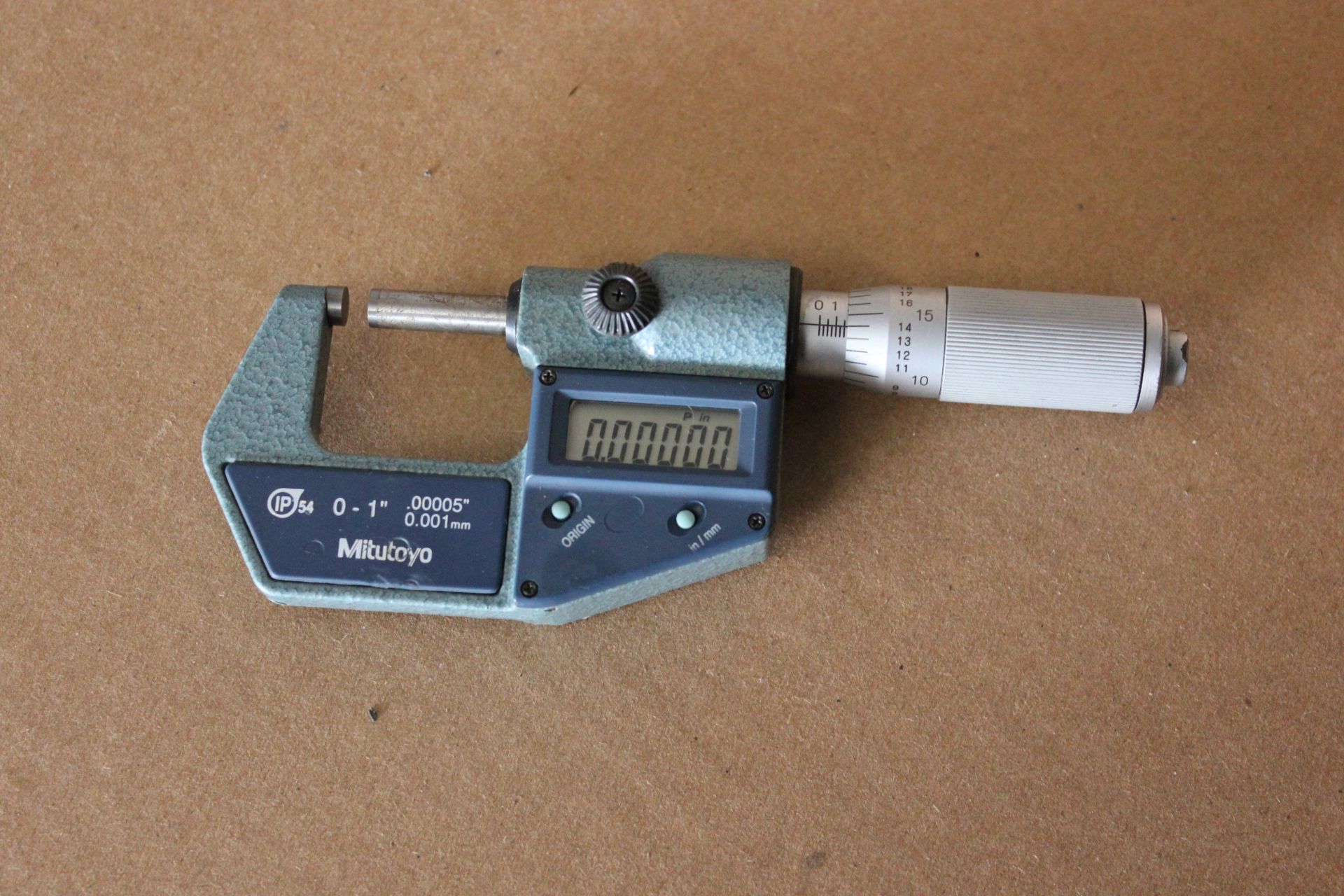 MITUTOYO DIGITAL MICROMETER