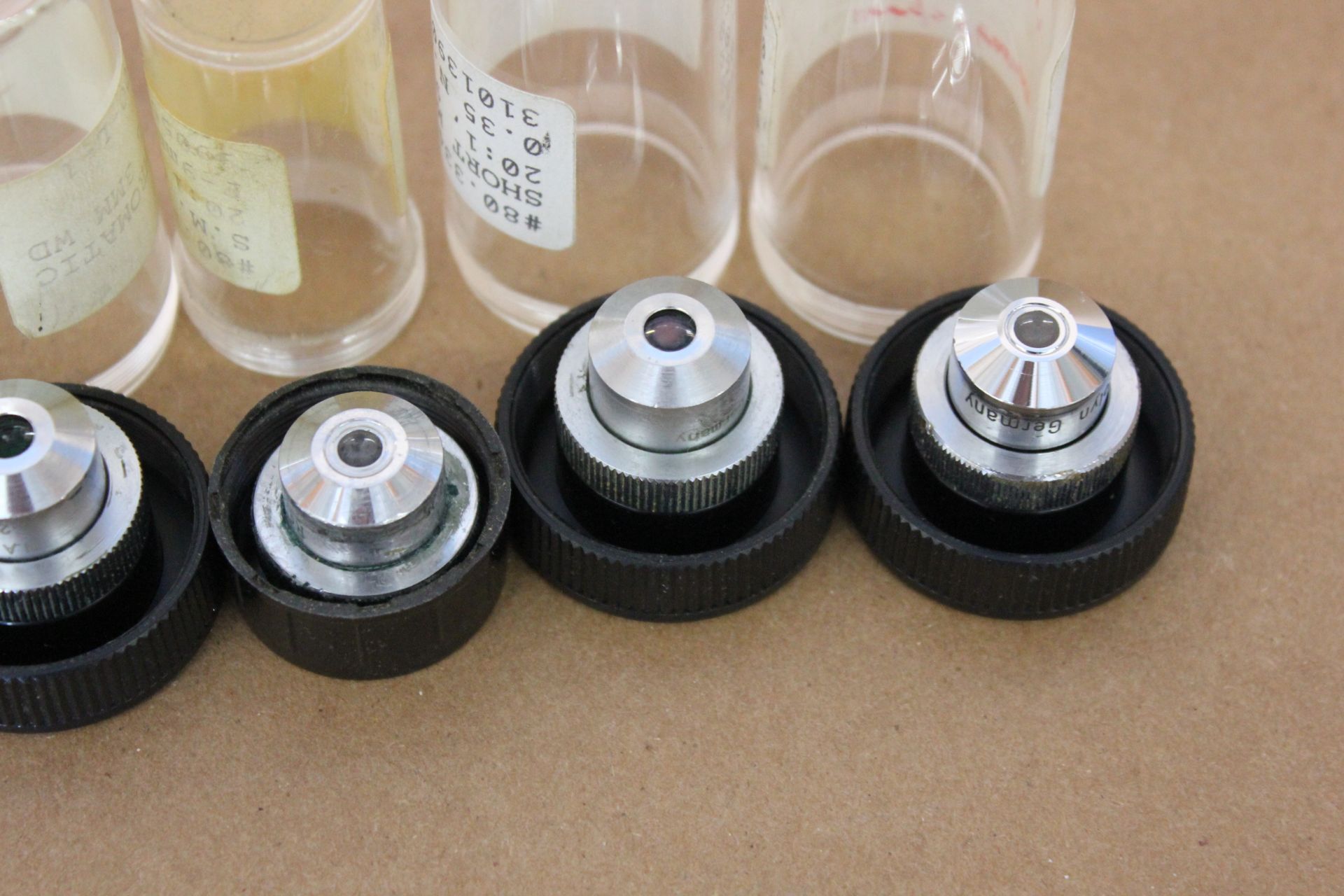 LARGE LOT OF MICROSCOPE OBJECTIVE LENSES - Image 17 of 17