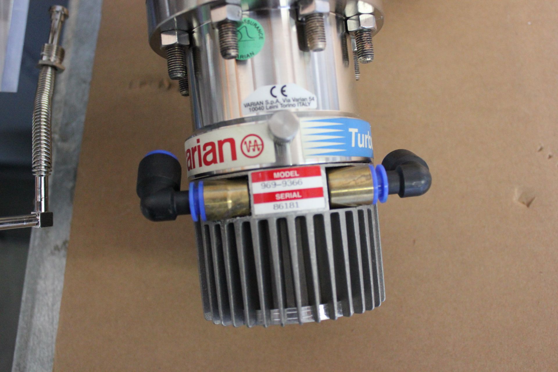 VARIAN TURBO MOLECULAR VACUUM PUMP WITH ASSEMBLY - Image 10 of 10