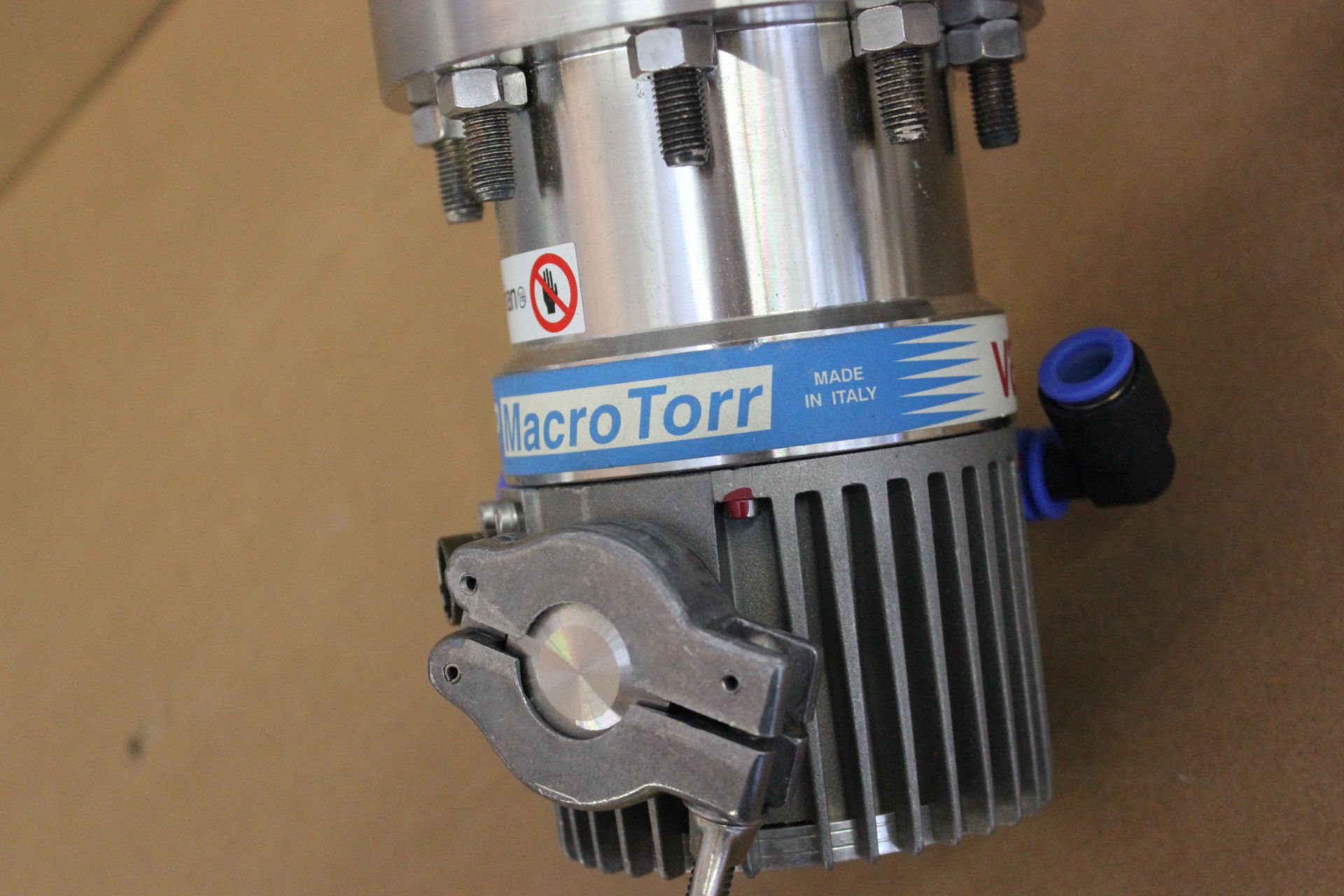 VARIAN TURBO MOLECULAR VACUUM PUMP WITH ASSEMBLY - Image 4 of 10