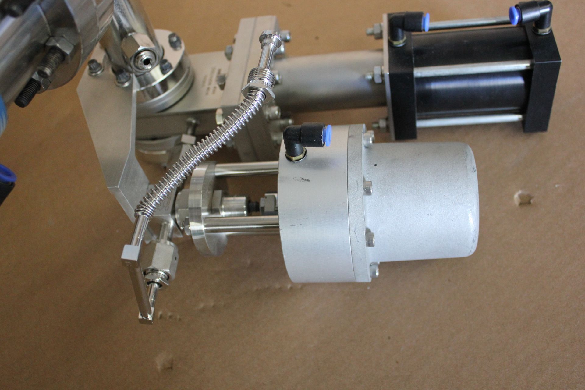 VARIAN TURBO MOLECULAR VACUUM PUMP WITH ASSEMBLY - Image 9 of 10