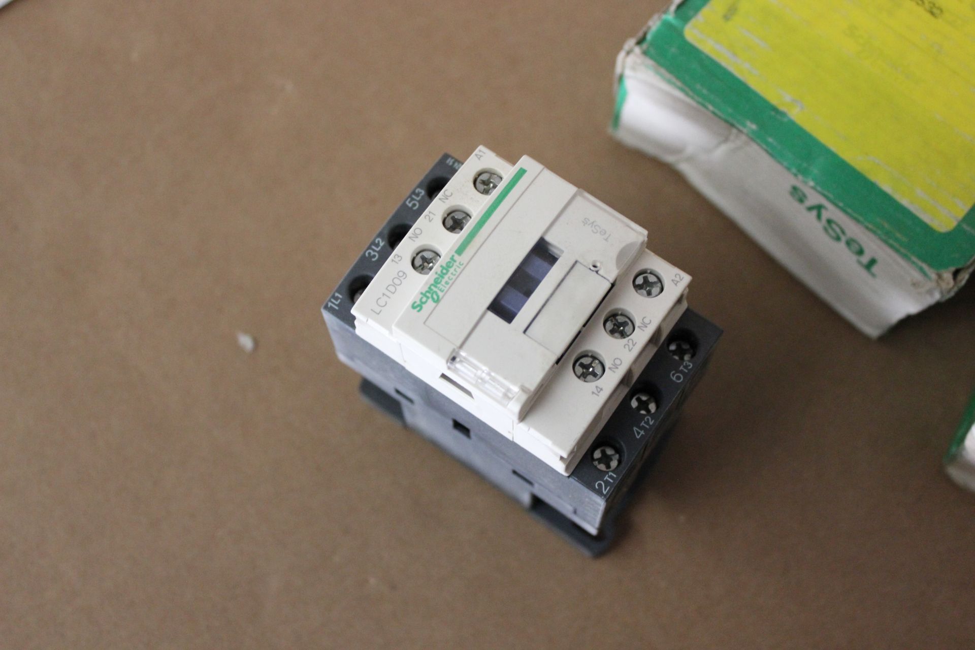 LOT OF NEW SCHNEIDER CONTACTOR - Image 3 of 3