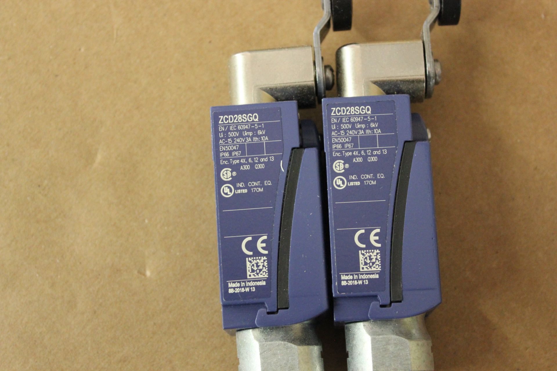 LOT OF NEW TELEMECANIQUE INDUSTRIAL LIMIT SWITCH - Image 3 of 3