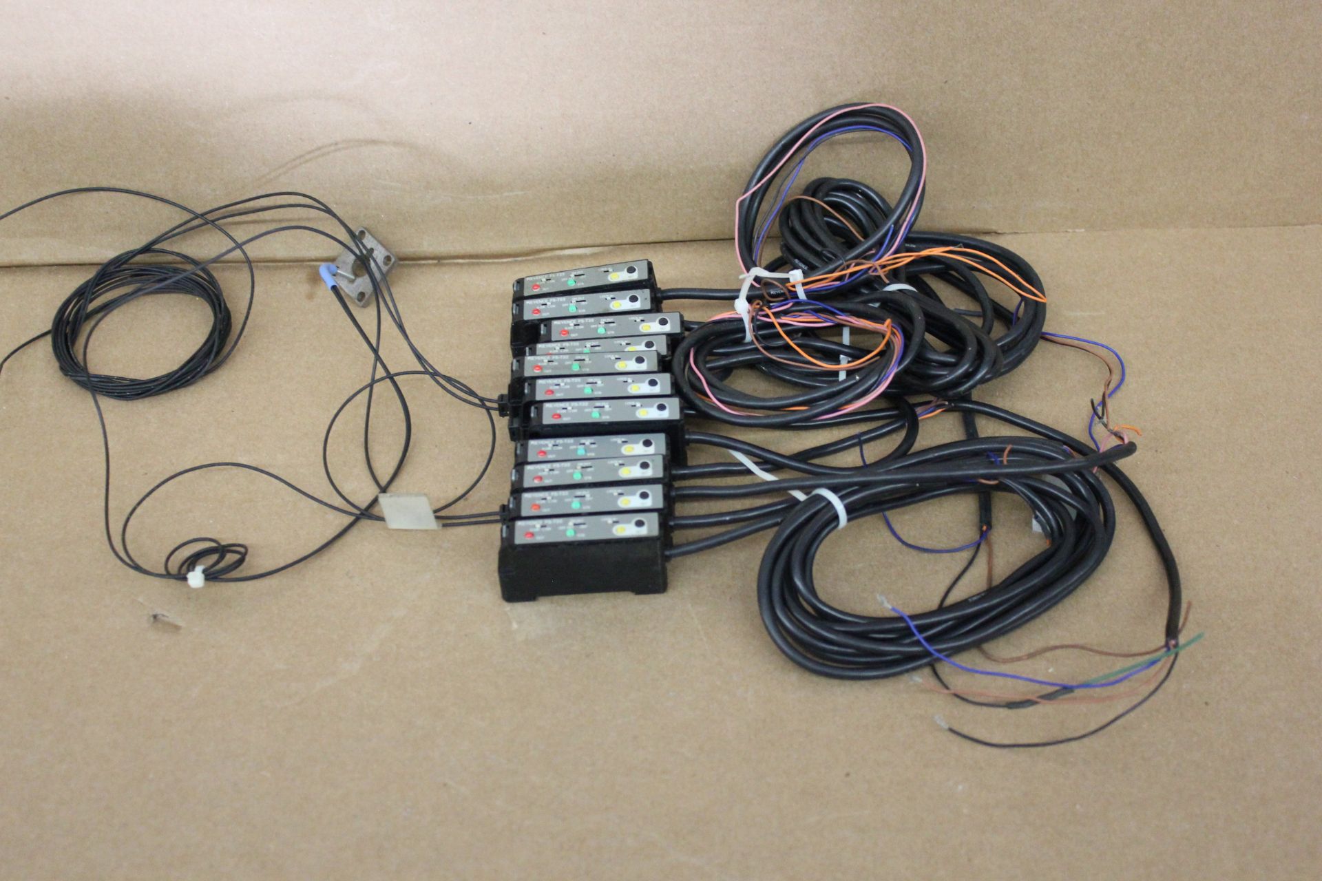 LOT OF KEYENCE FIBER SENSOR AMPLIFIERS