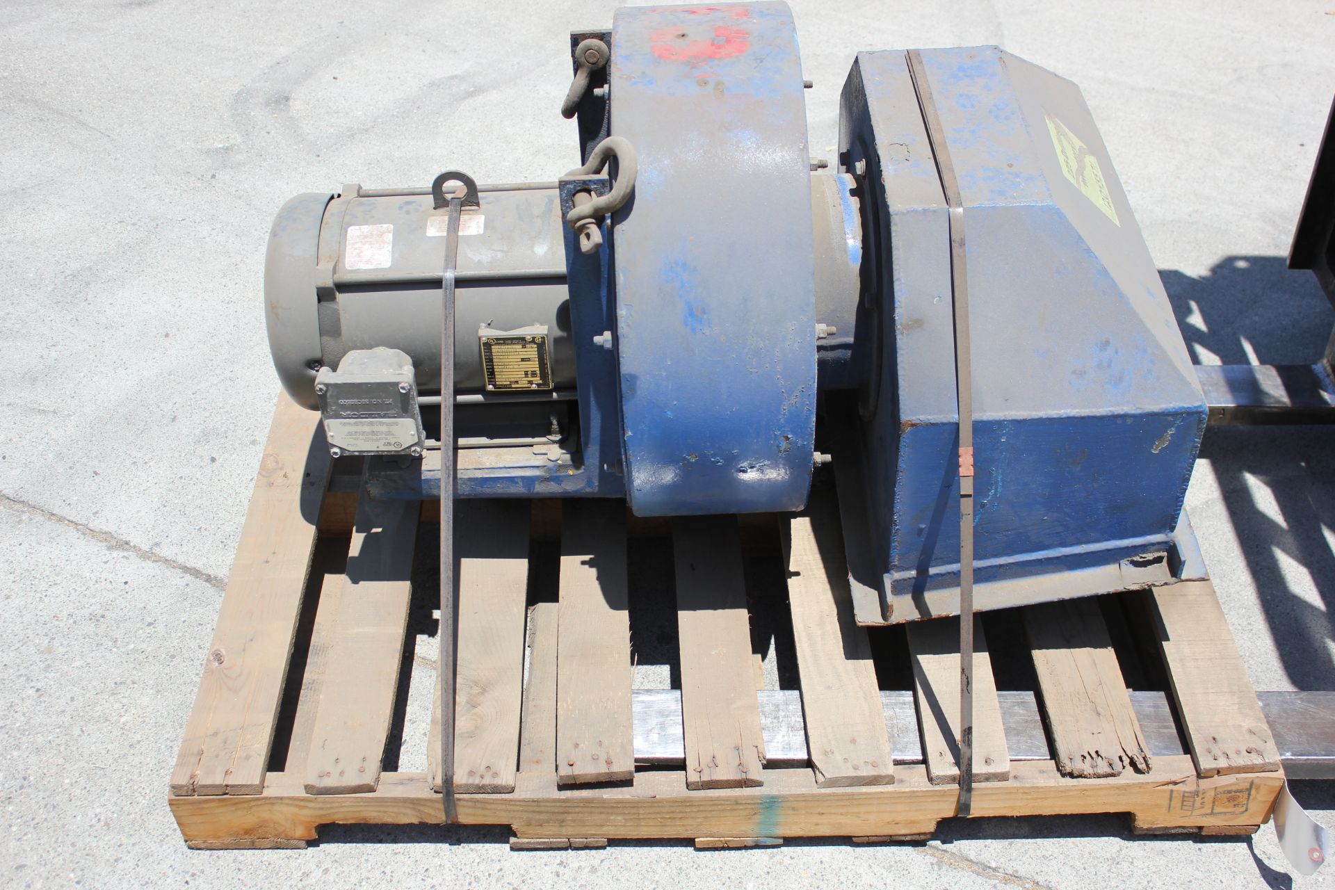 LARGE BALDOR 10HP INDUSTRIAL MOTOR AND BLOWER - Image 3 of 6