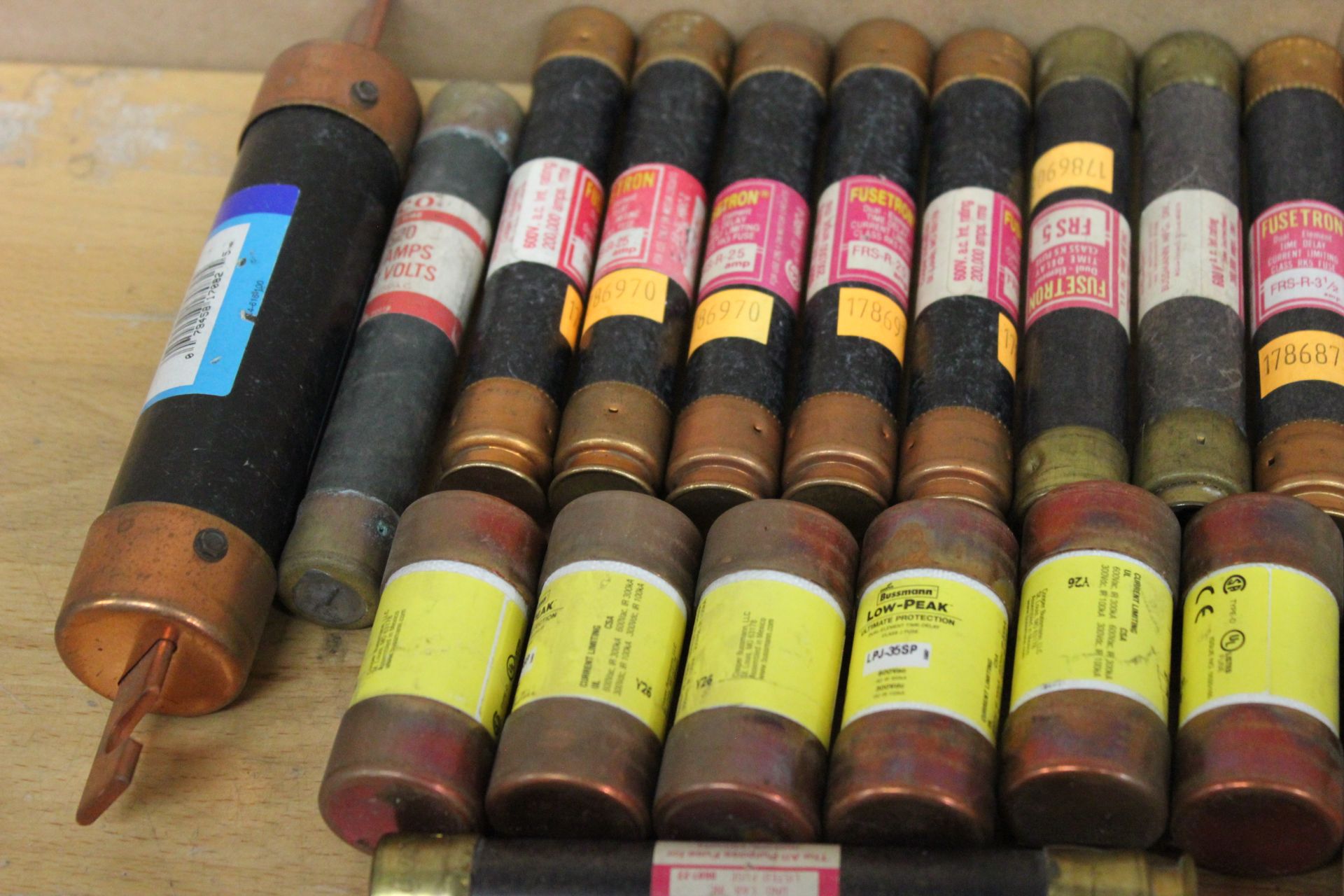 LOT OF VARIOUS UNUSED FUSES - Image 3 of 7