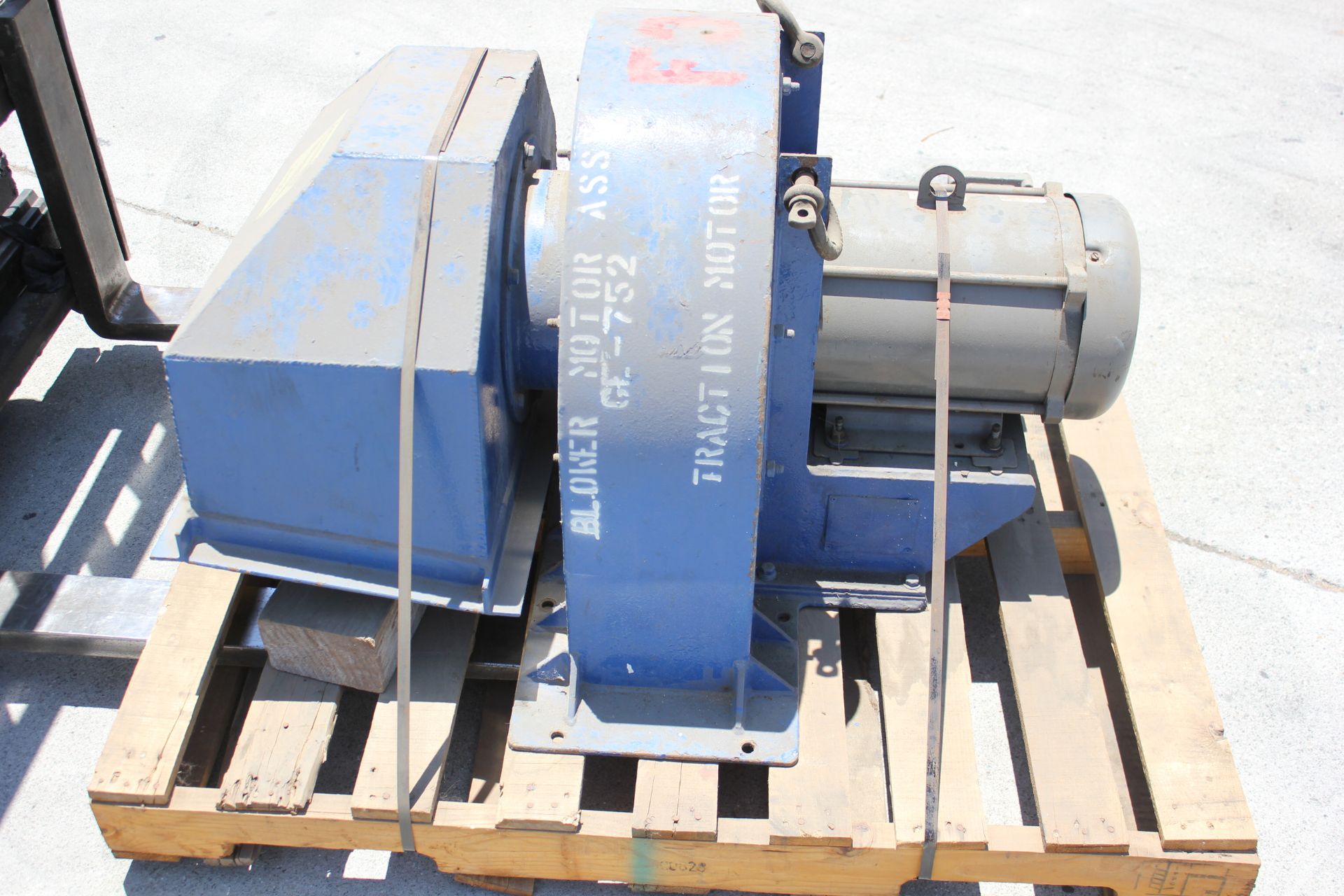 LARGE BALDOR 10HP INDUSTRIAL MOTOR AND BLOWER - Image 2 of 6