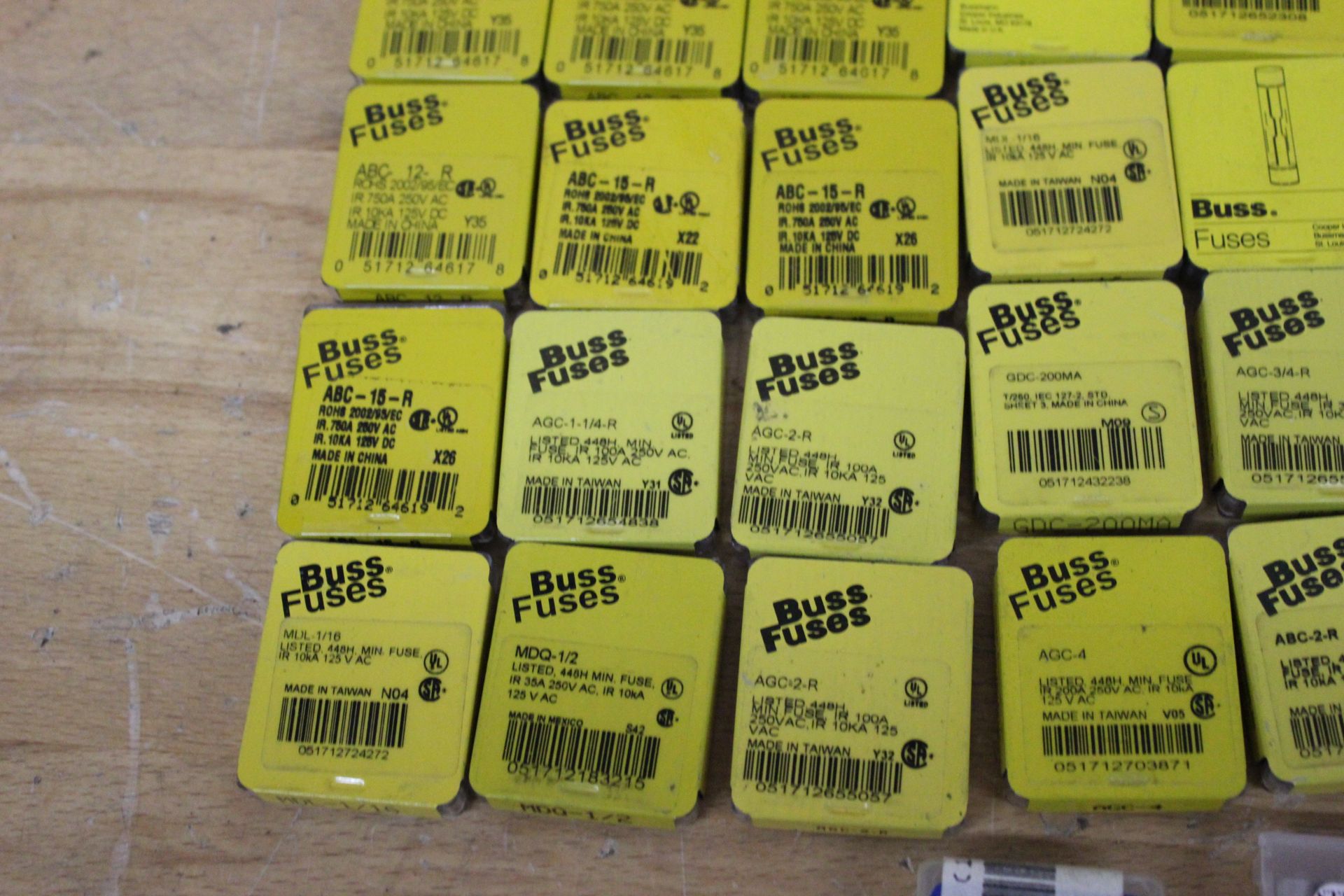 LOT OF 180 VARIOUS NEW FUSES - Image 5 of 6