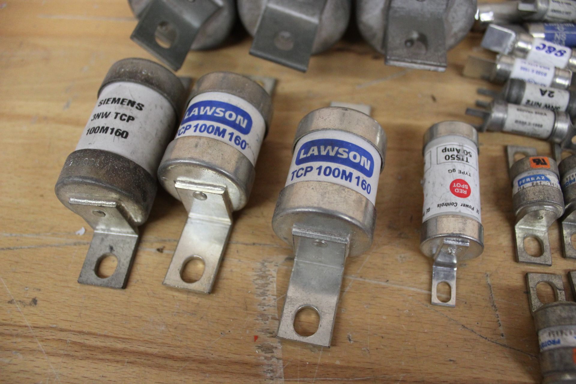 LOT OF VARIOUS UNUSED FUSES - Image 4 of 7