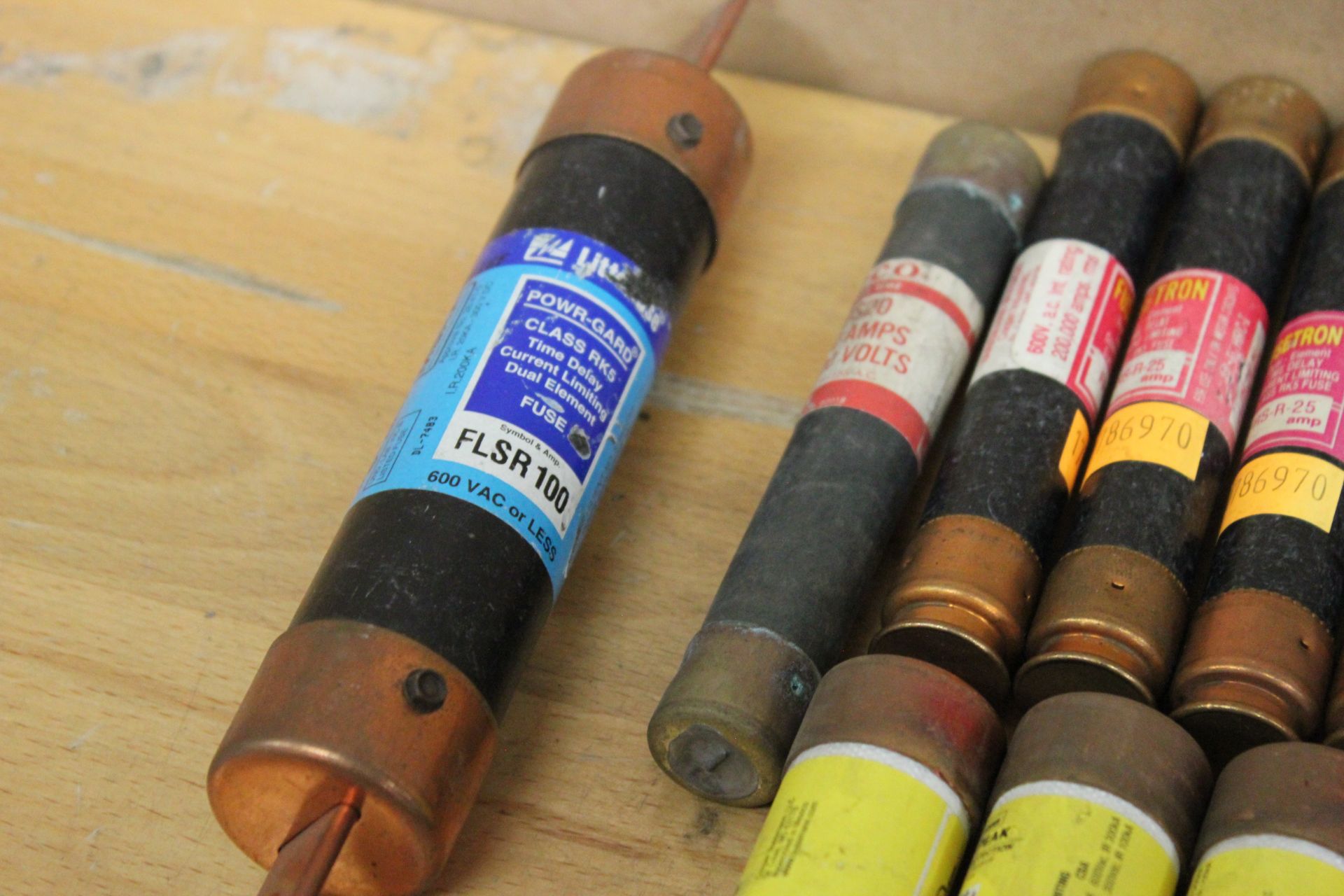 LOT OF VARIOUS UNUSED FUSES - Image 7 of 7