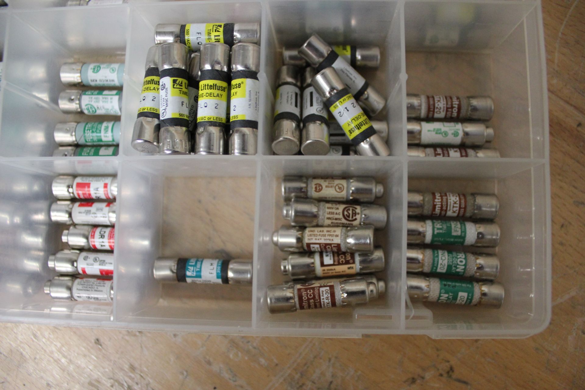 CARRYING CASE WITH ASSORTED UNUSED FUSES - Image 3 of 6