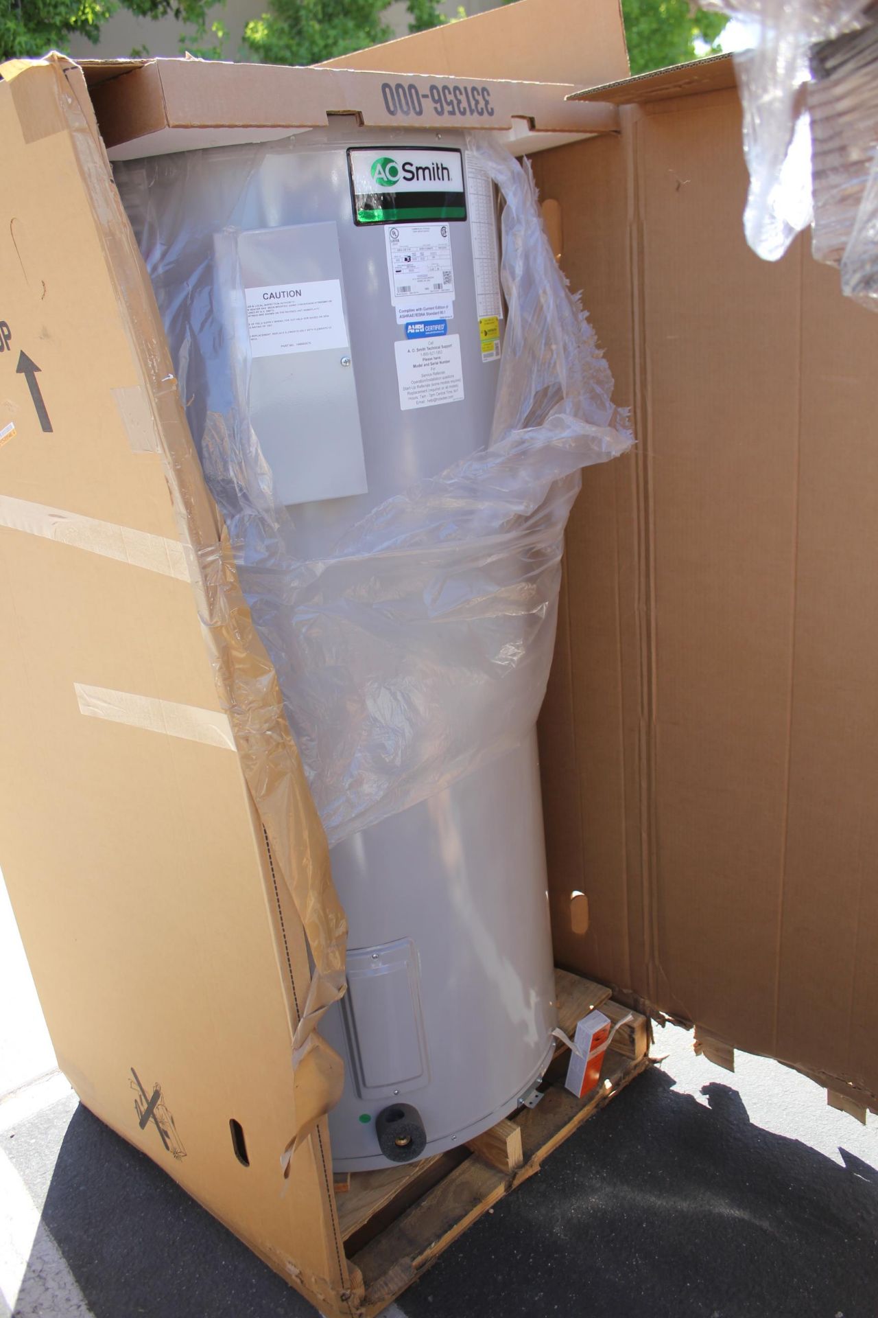 NEW AO SMITH COMMERCIAL WATER HEATER - Image 4 of 7