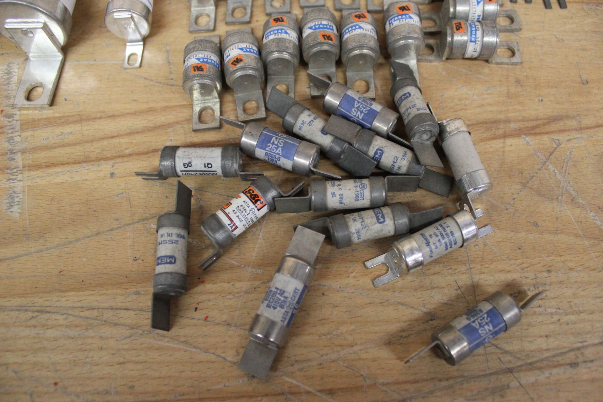 LOT OF VARIOUS UNUSED FUSES - Image 2 of 7