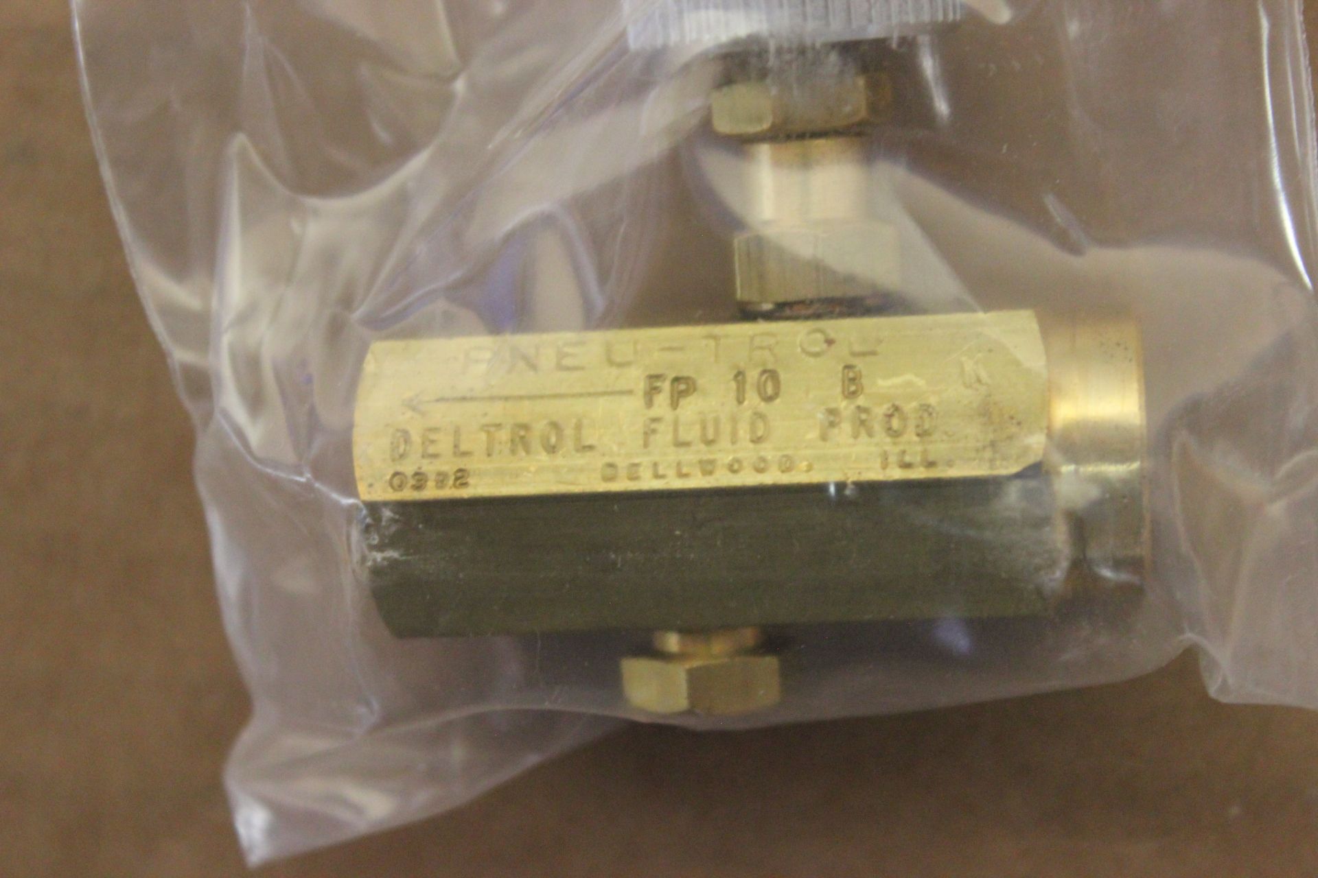 LOT OF 2 NEW DELTROL NEEDLE VALVES - Image 4 of 5