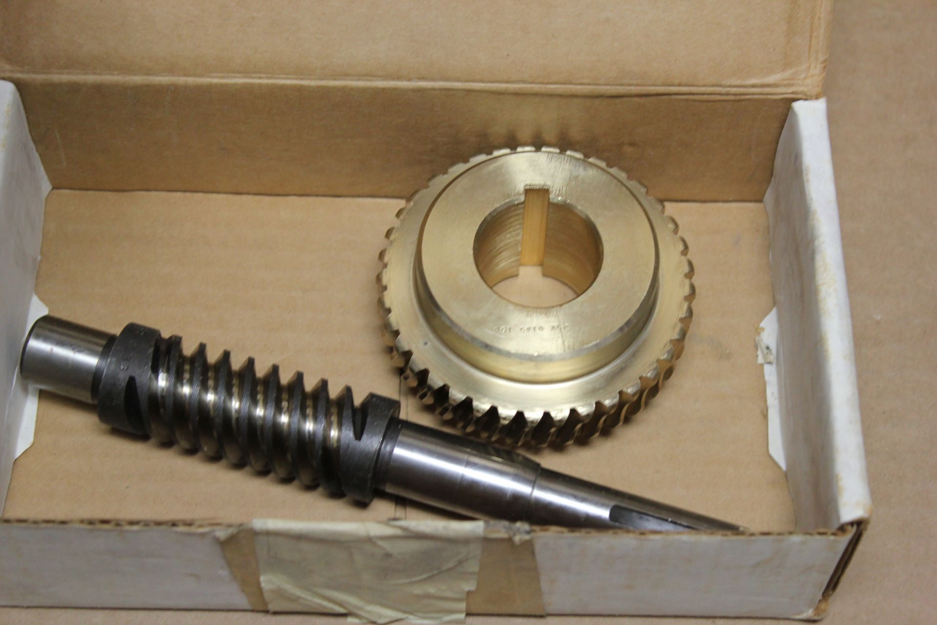 LOT OF 2 NEW MILTON ROY WORM GEAR SET - Image 5 of 5
