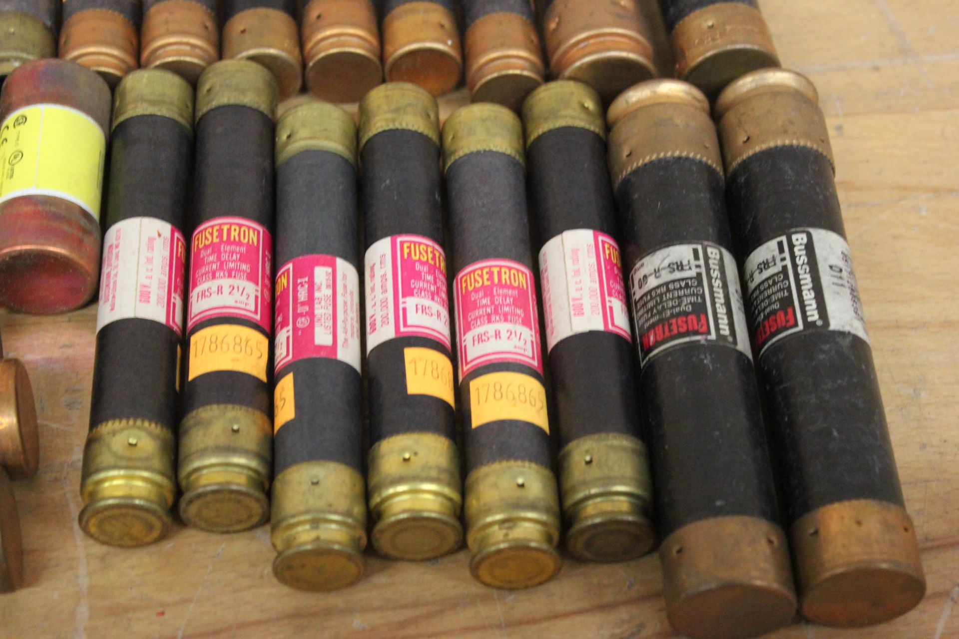 LOT OF VARIOUS UNUSED FUSES - Image 6 of 7