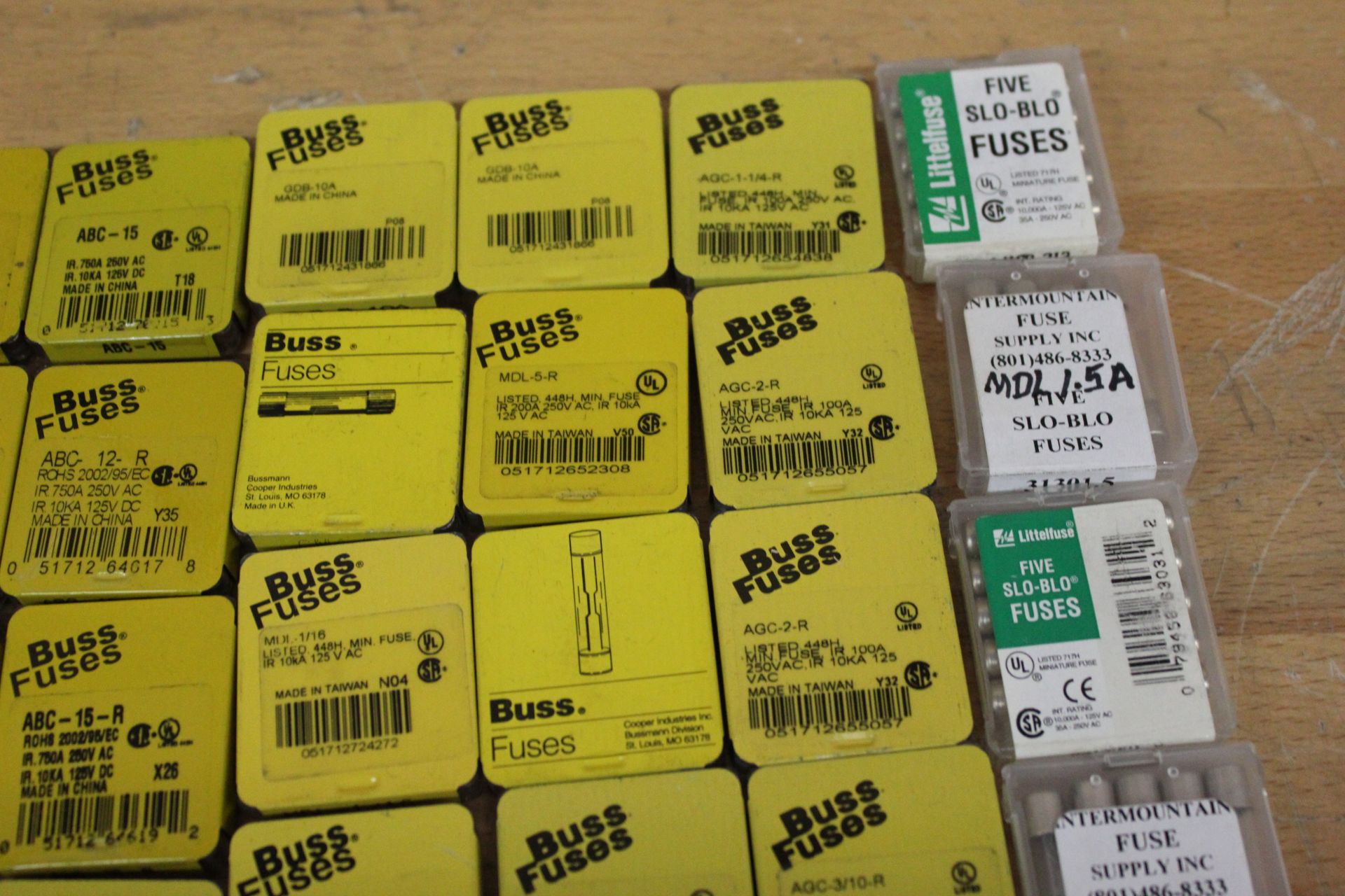 LOT OF 180 VARIOUS NEW FUSES - Image 3 of 6