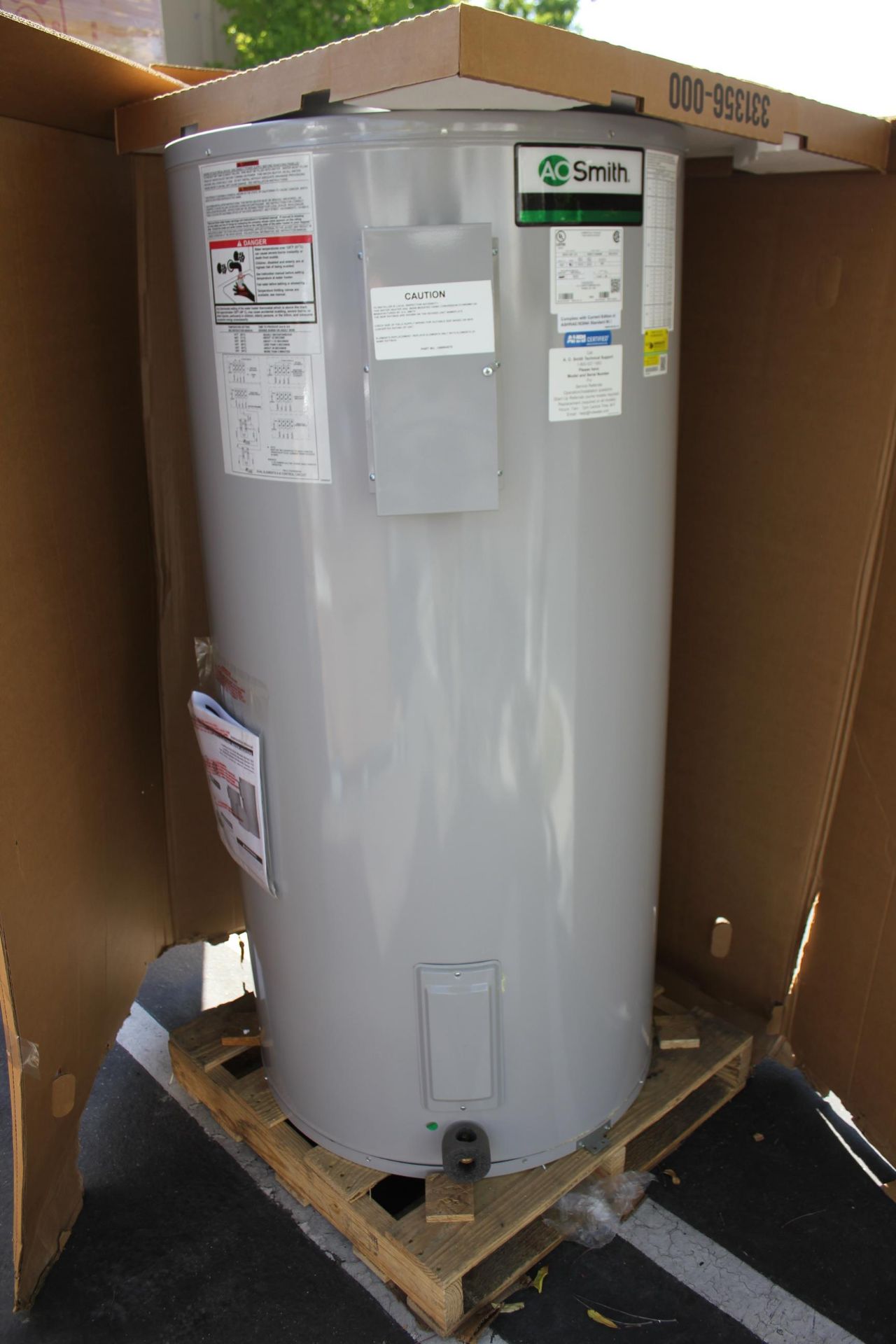 NEW AO SMITH COMMERCIAL WATER HEATER - Image 3 of 7