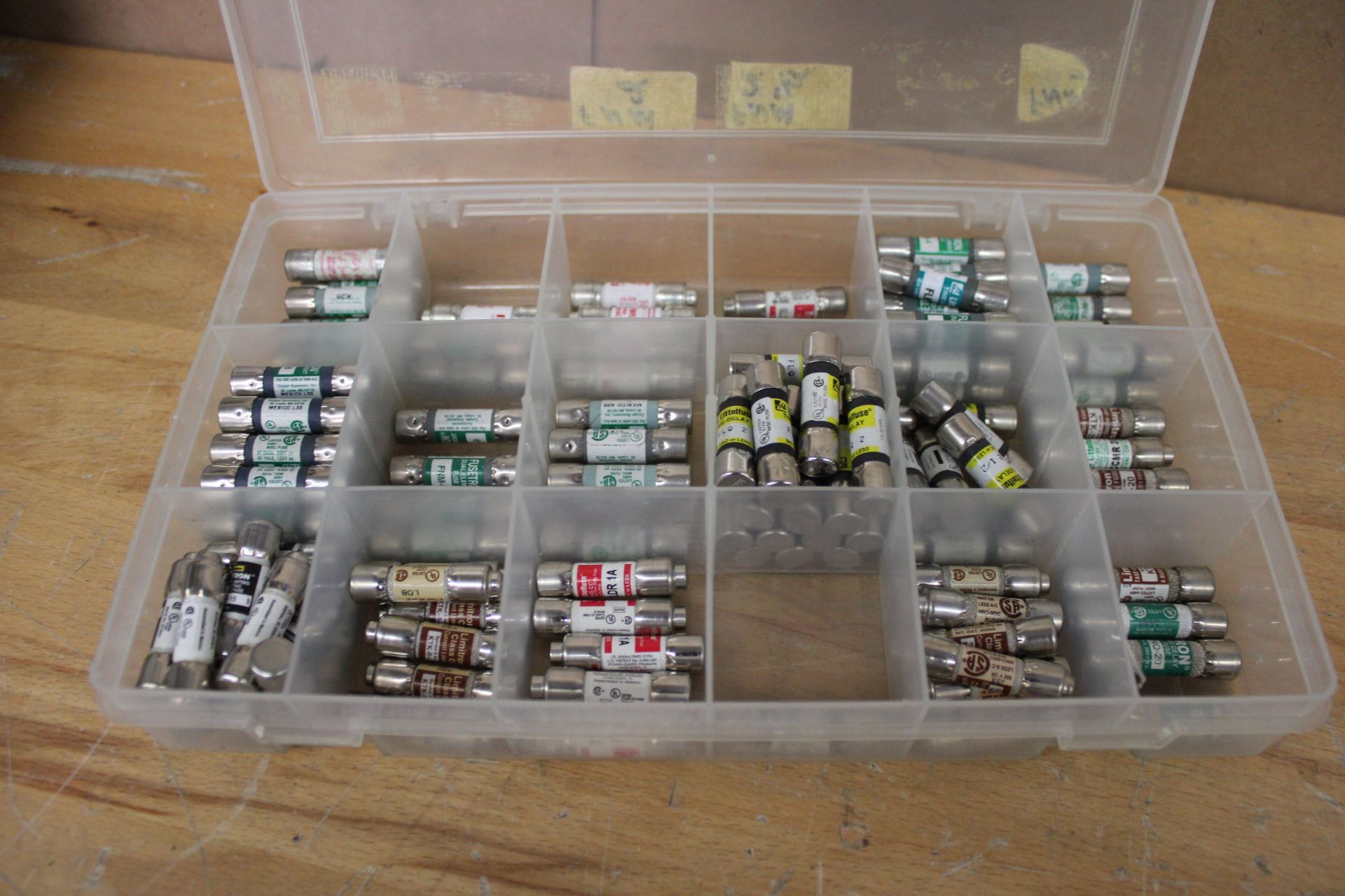 CARRYING CASE WITH ASSORTED UNUSED FUSES