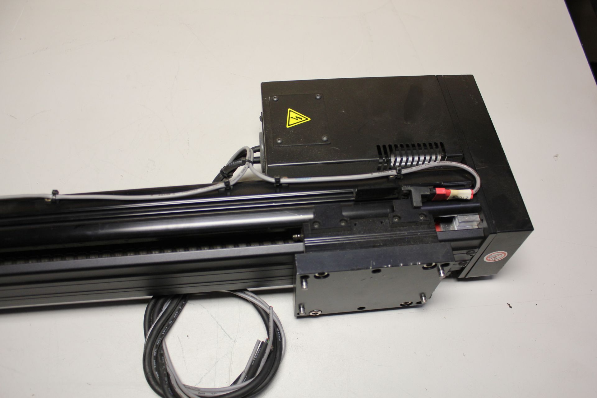 LPK LINEAR STAGE & OMRON SERVO MOTOR - Image 6 of 8