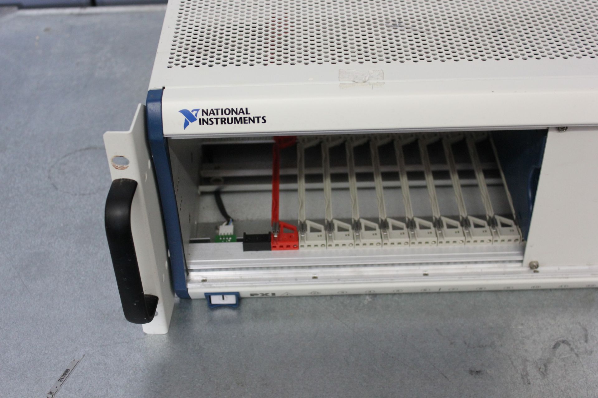 NATIONAL INSTRUMENTS PXI-1045 DATA ACQUISITION RACK - Image 2 of 5