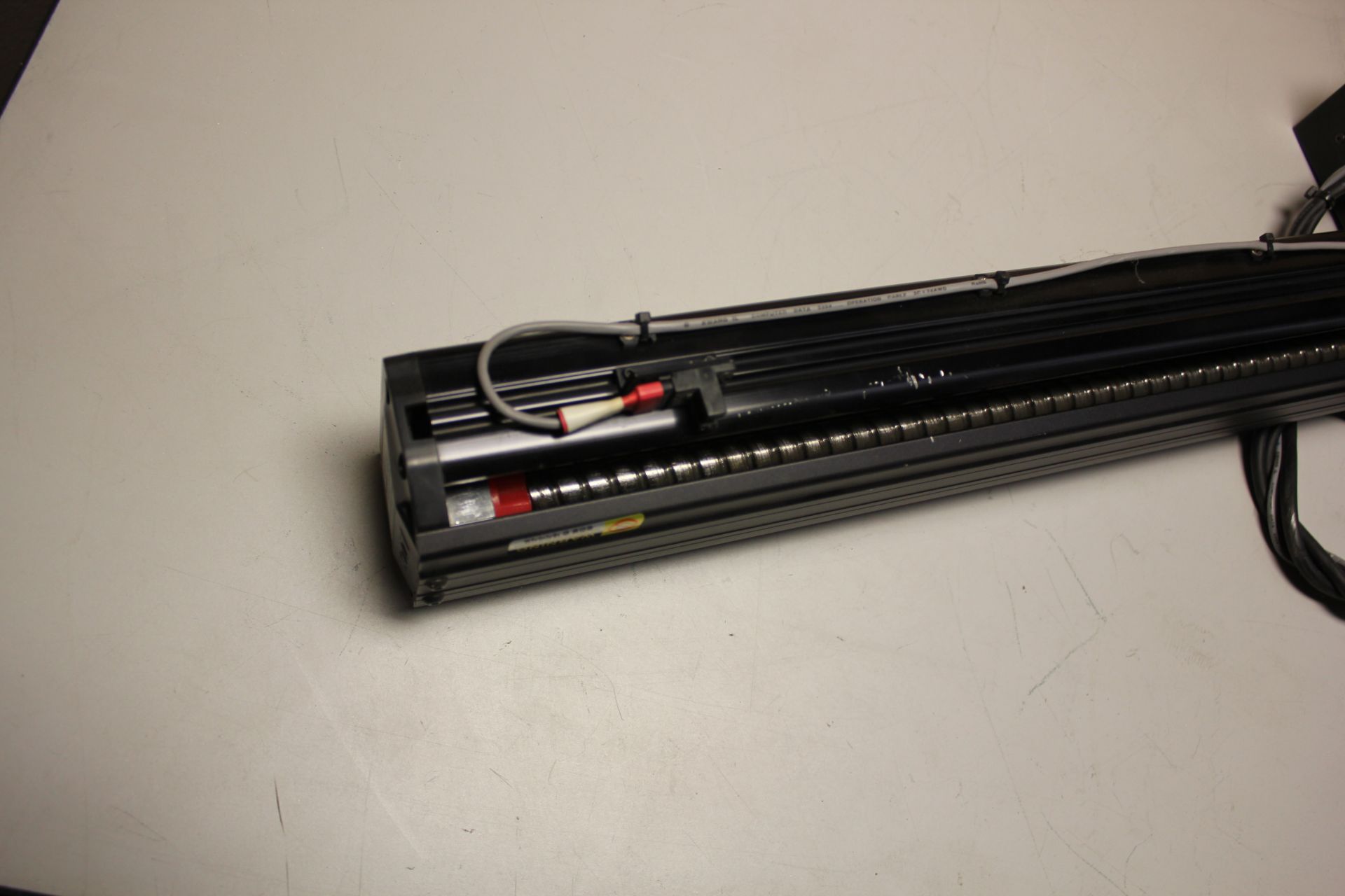 LPK LINEAR STAGE & OMRON SERVO MOTOR - Image 7 of 8