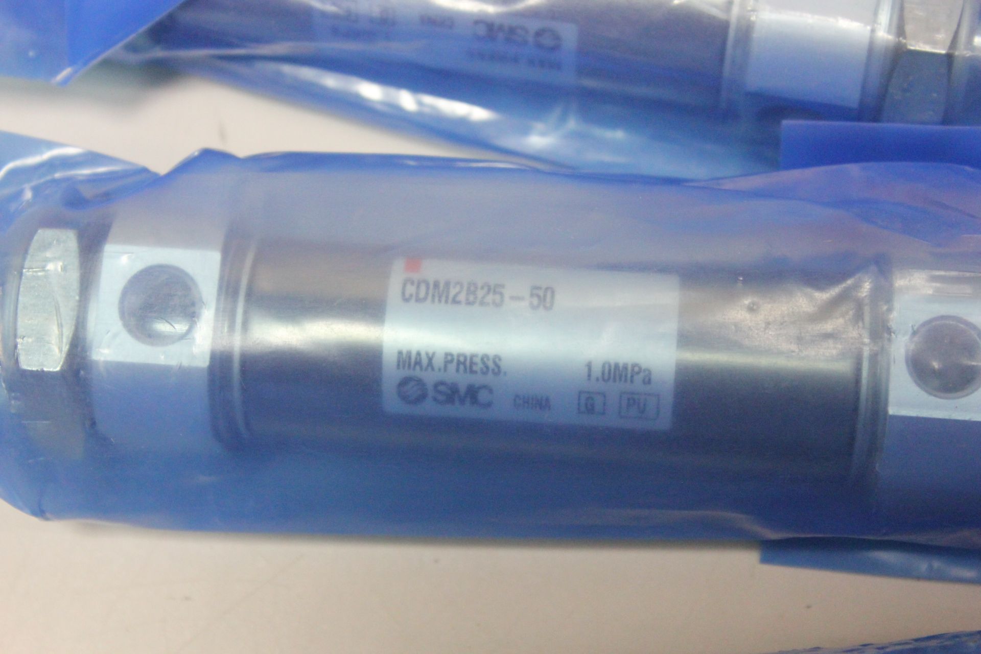 LOT OF NEW SMC PNEUMATIC CYLINDERS - Image 2 of 3