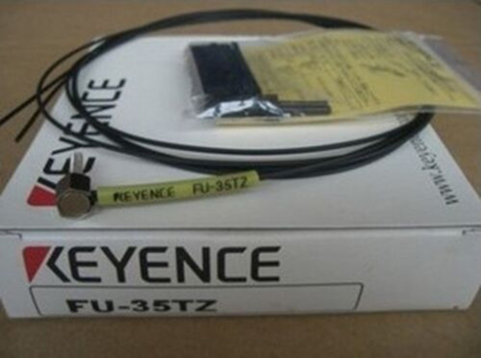 NEW KEYENCE FIBER OPTIC PROXIMITY SENSOR