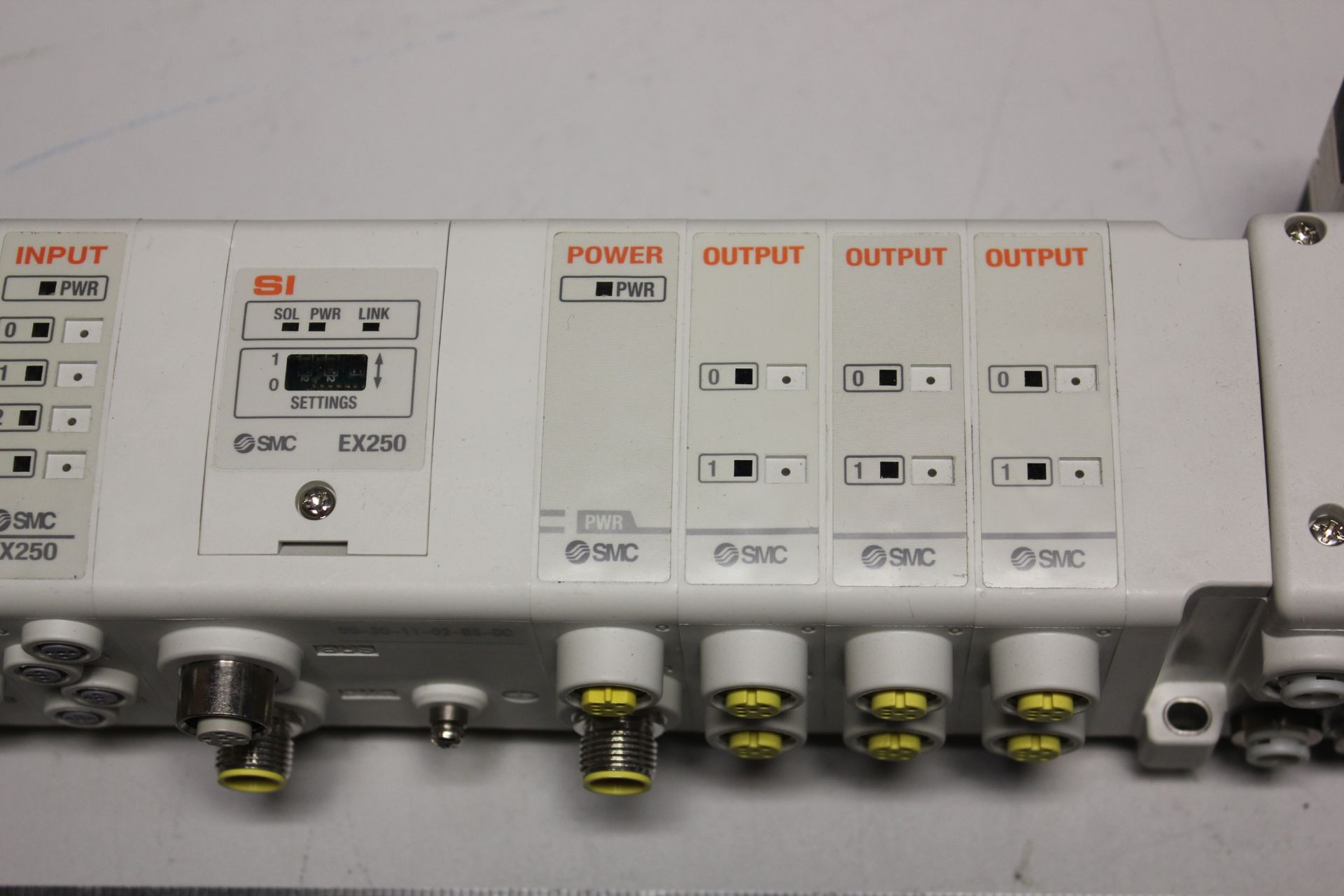 LARGE SMC MANIFOLD WITH SOLENOID VALVES AND INETRFACE MODULES - Image 3 of 8