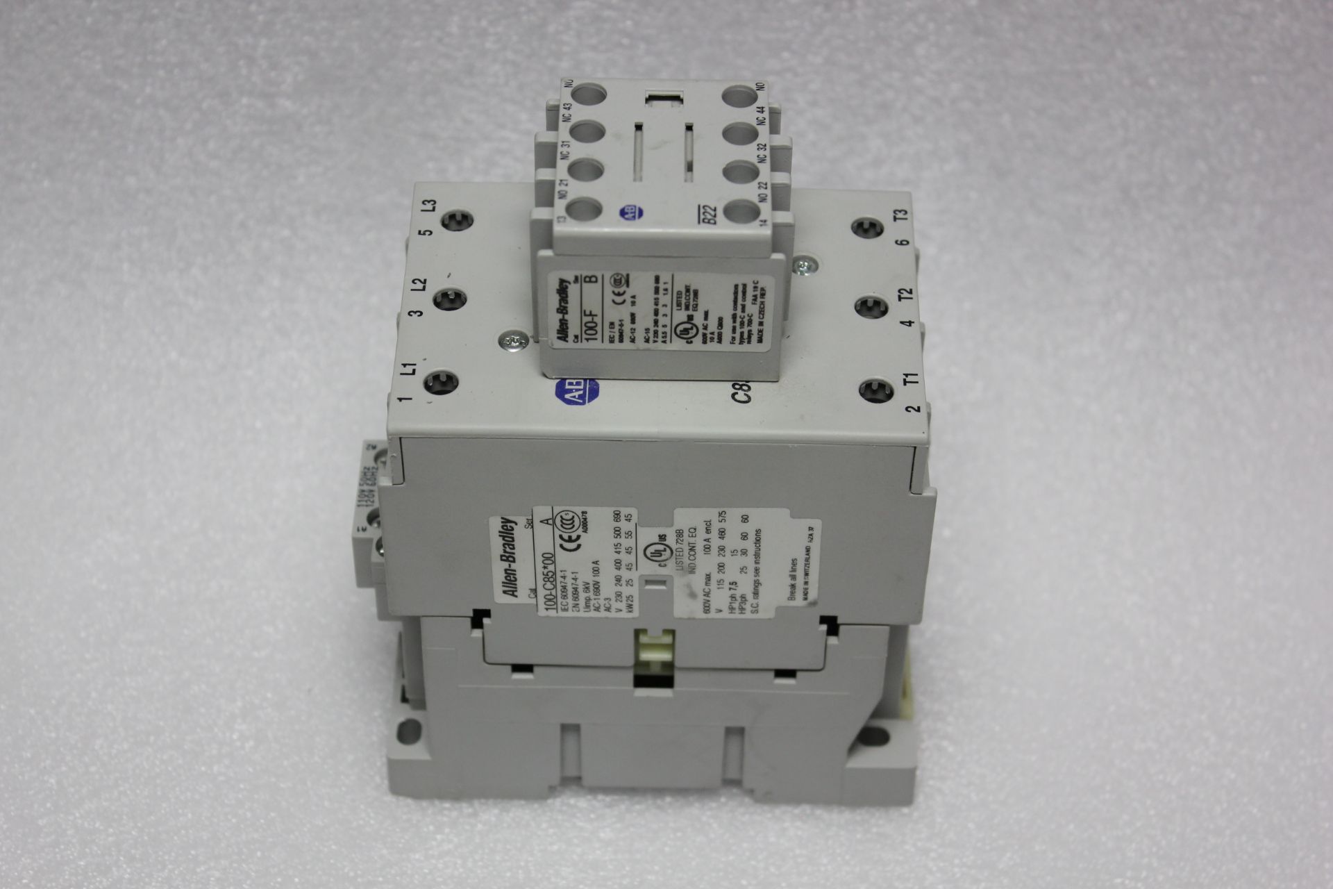 ALLEN BRADLEY C85 CONTACTOR WITH AUX CONTACT BLOCK