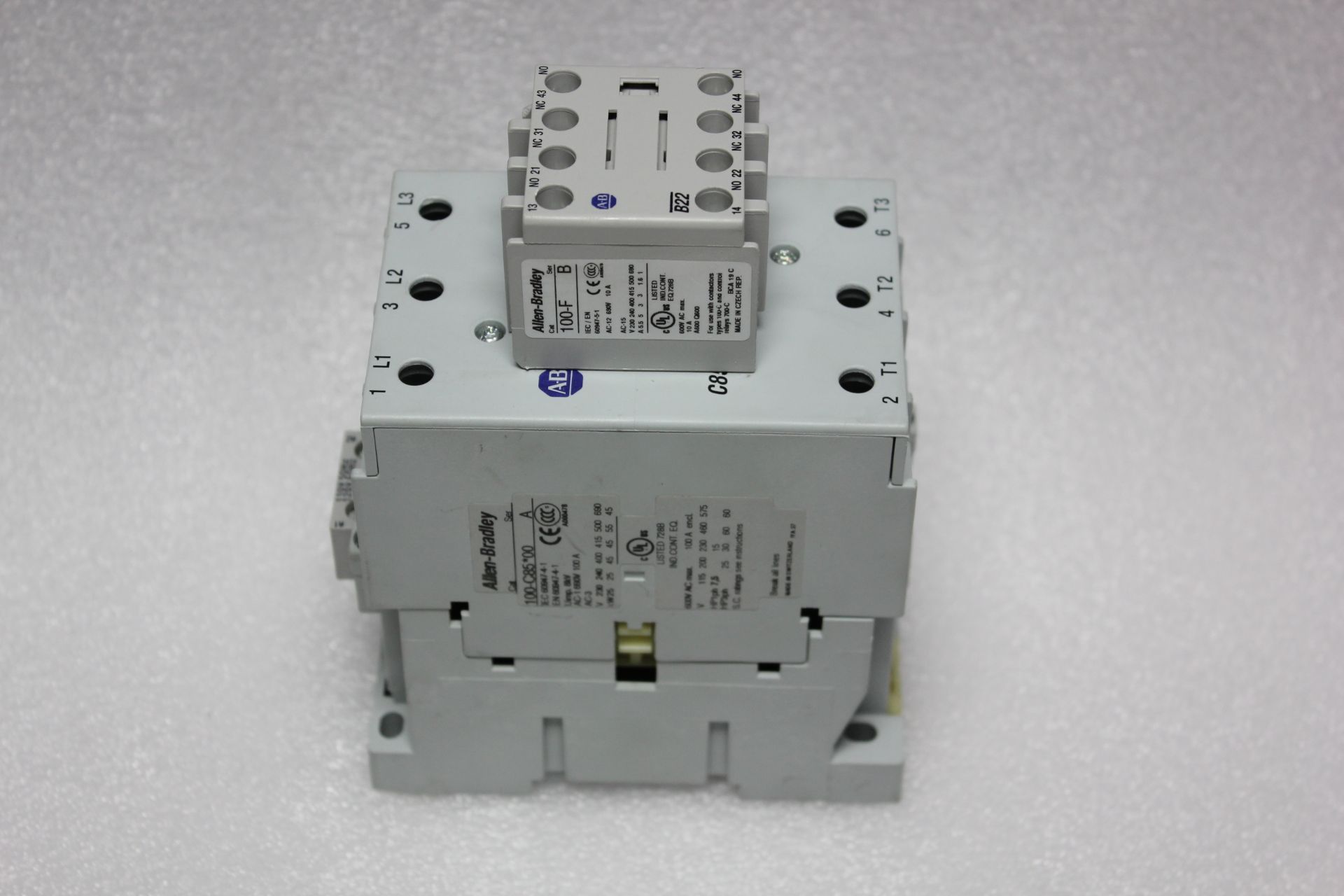 ALLEN BRADLEY C85 CONTACTOR WITH AUX CONTACT BLOCK