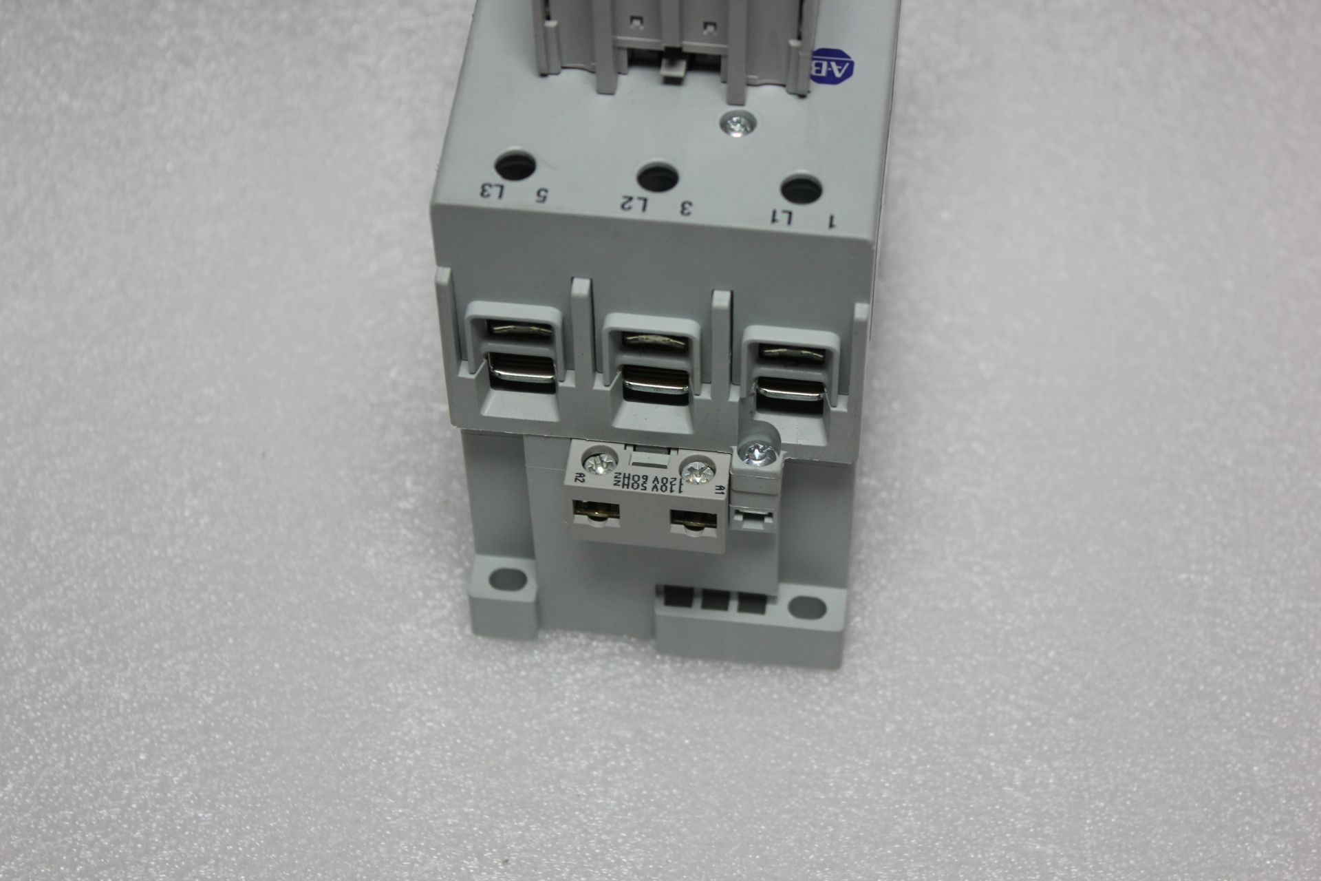 ALLEN BRADLEY C85 CONTACTOR WITH AUX CONTACT BLOCK - Image 2 of 4